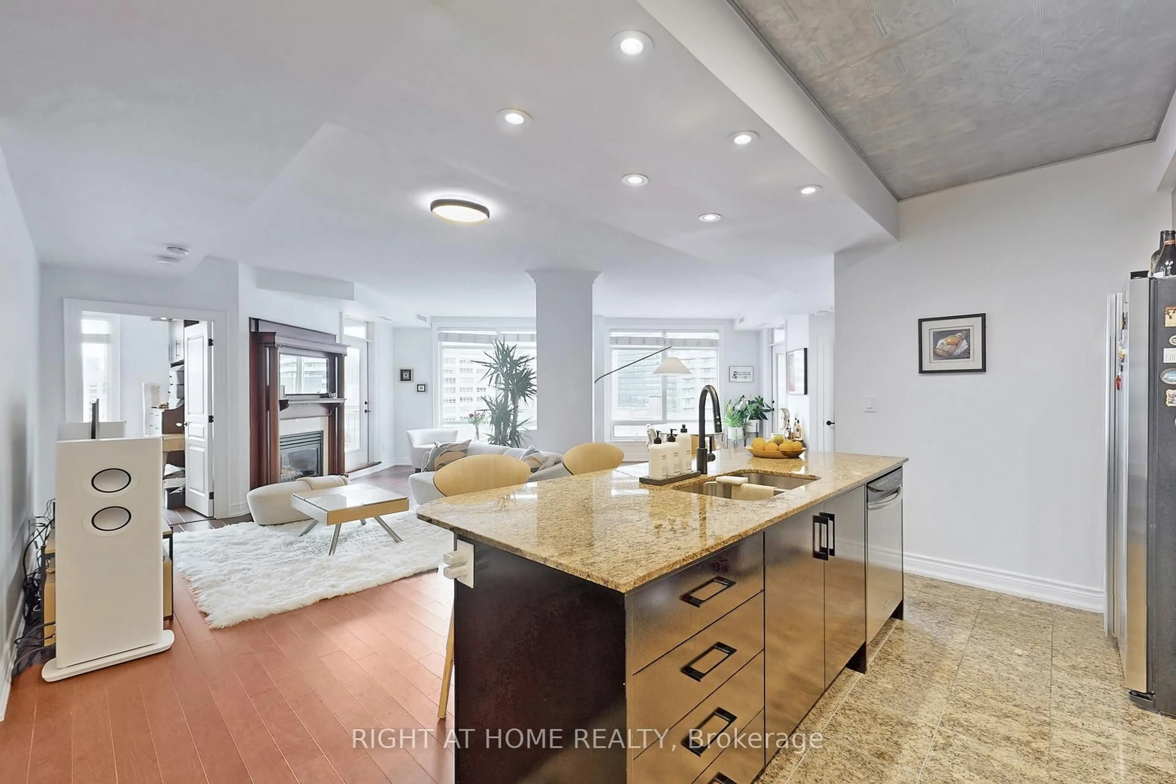 Open concept kitchen, ceramic/tile floor for 100 Hayden St #1109, Toronto Ontario M4Y 3C7