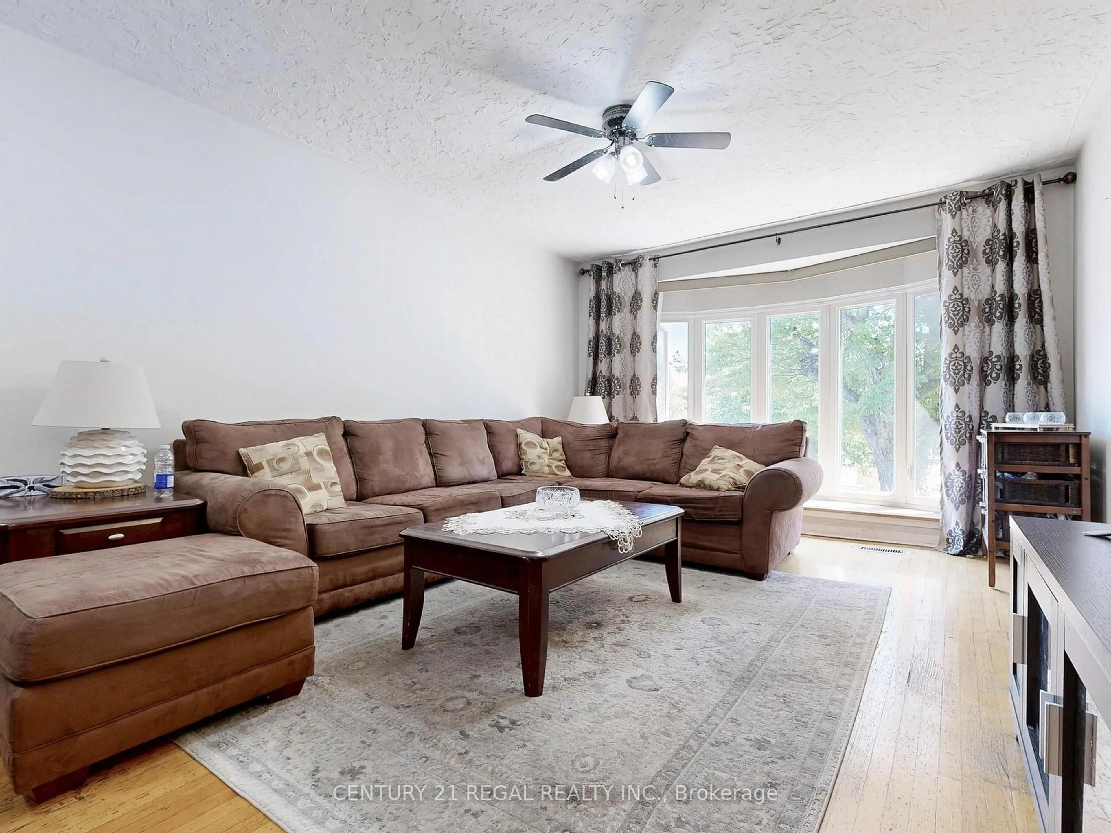 Living room with furniture, unknown for 94 Billington Cres, Toronto Ontario M3A 2G6