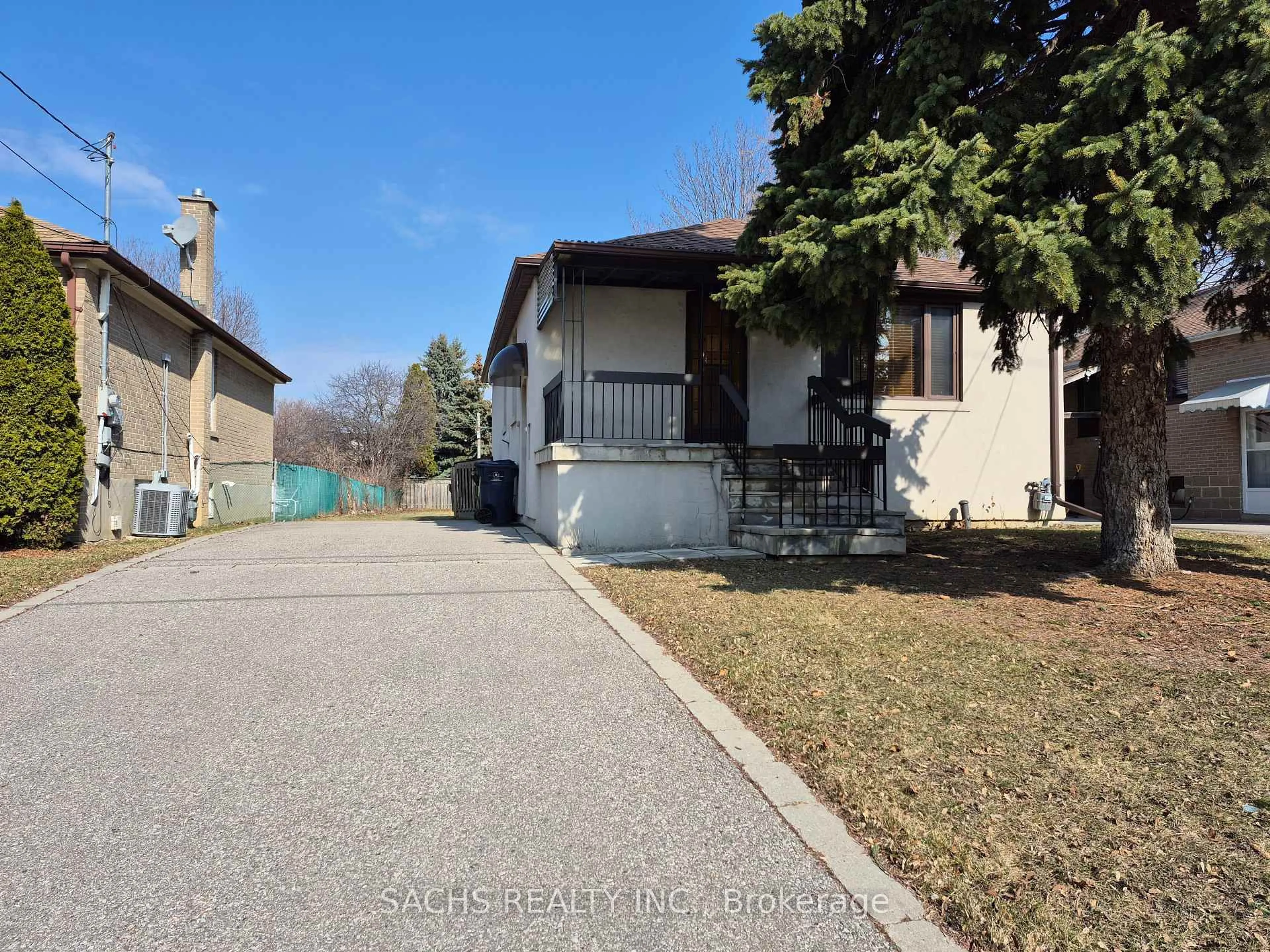 A pic from outside/outdoor area/front of a property/back of a property/a pic from drone, street for 18 Mcallister Rd, Toronto Ontario M3H 2M9