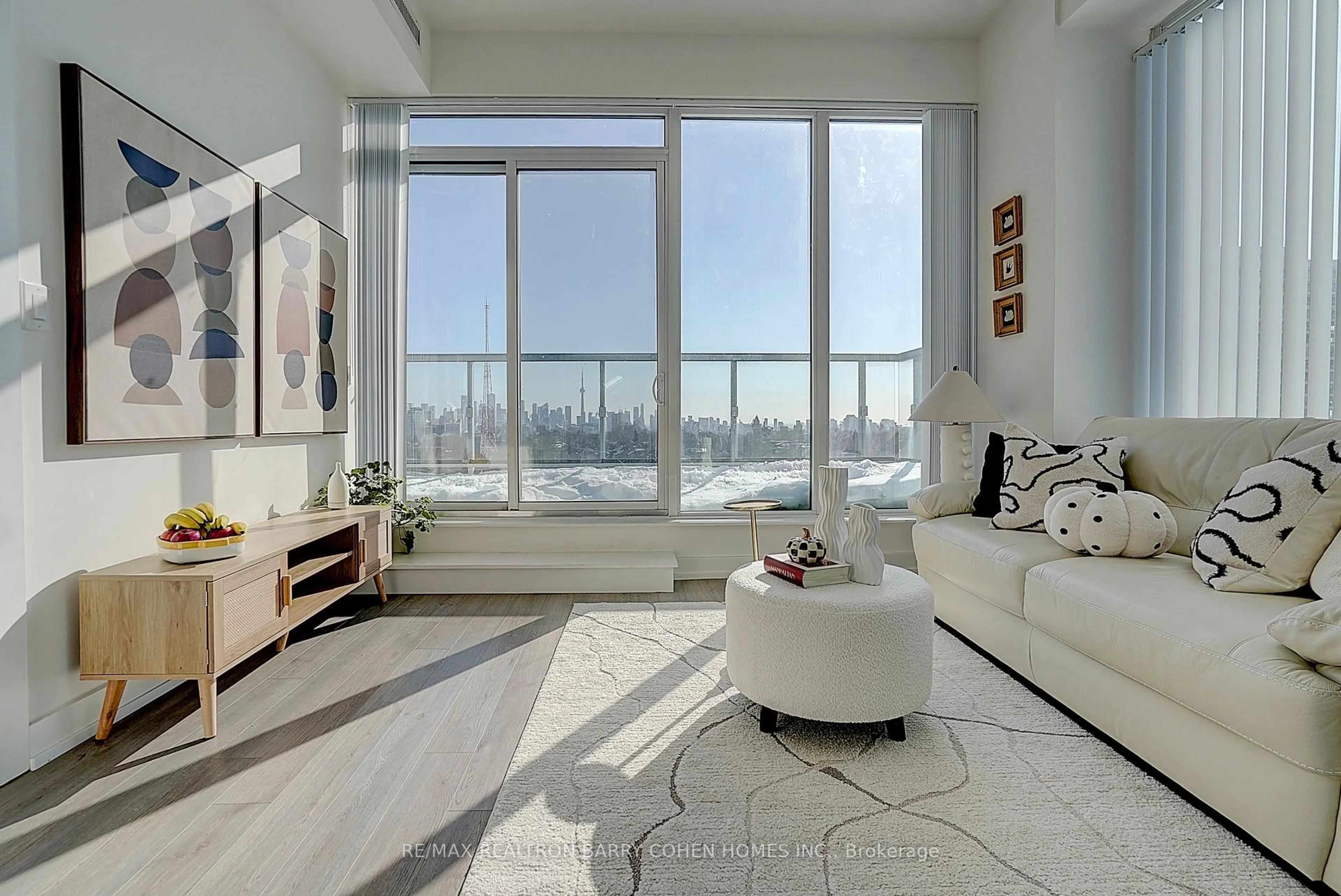 Living room with furniture, unknown for 6 Parkwood Ave #806, Toronto Ontario M5V 0A3