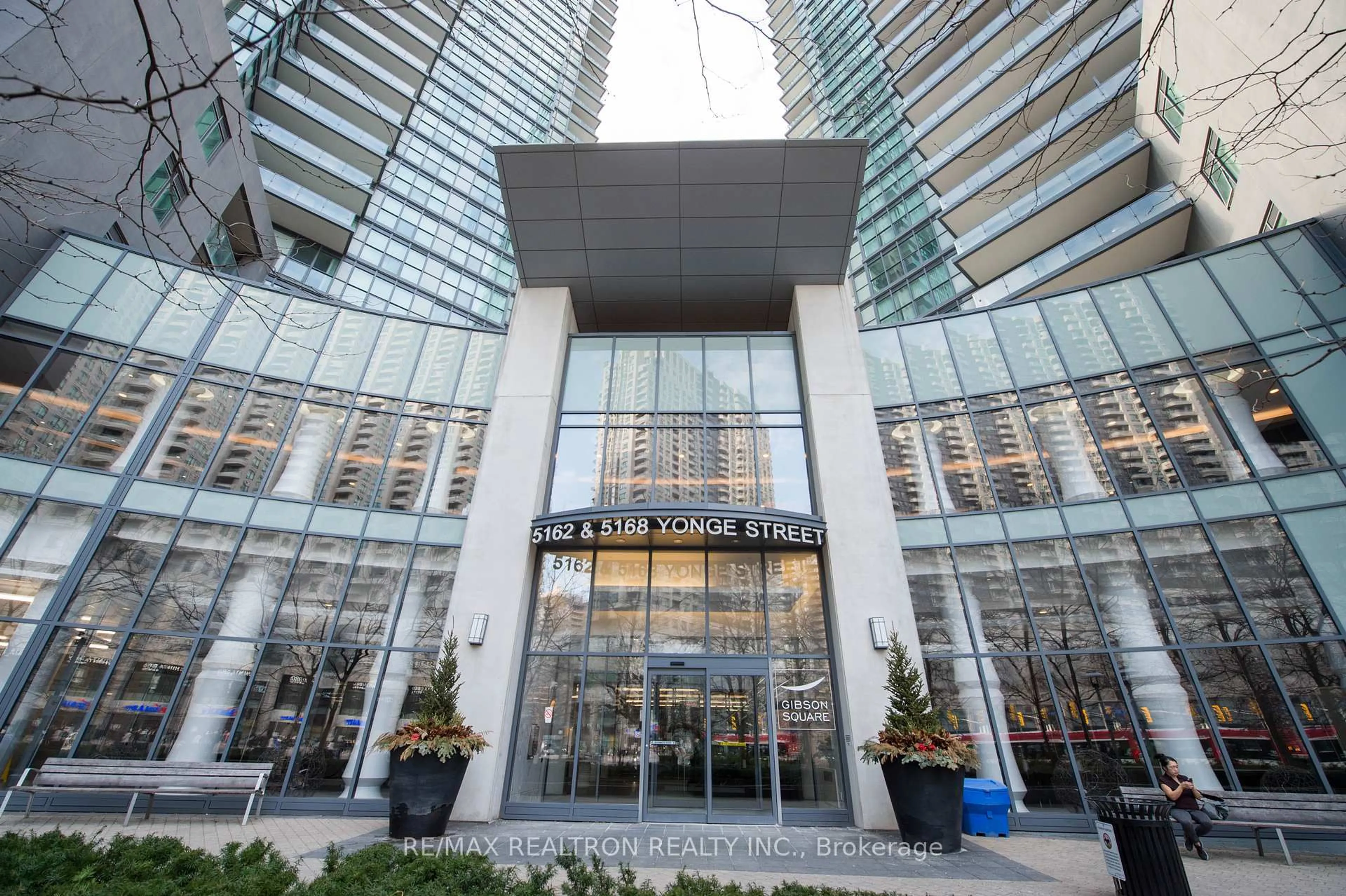 Indoor foyer for 5162 Yonge St #1001, Toronto Ontario M2N 0E9