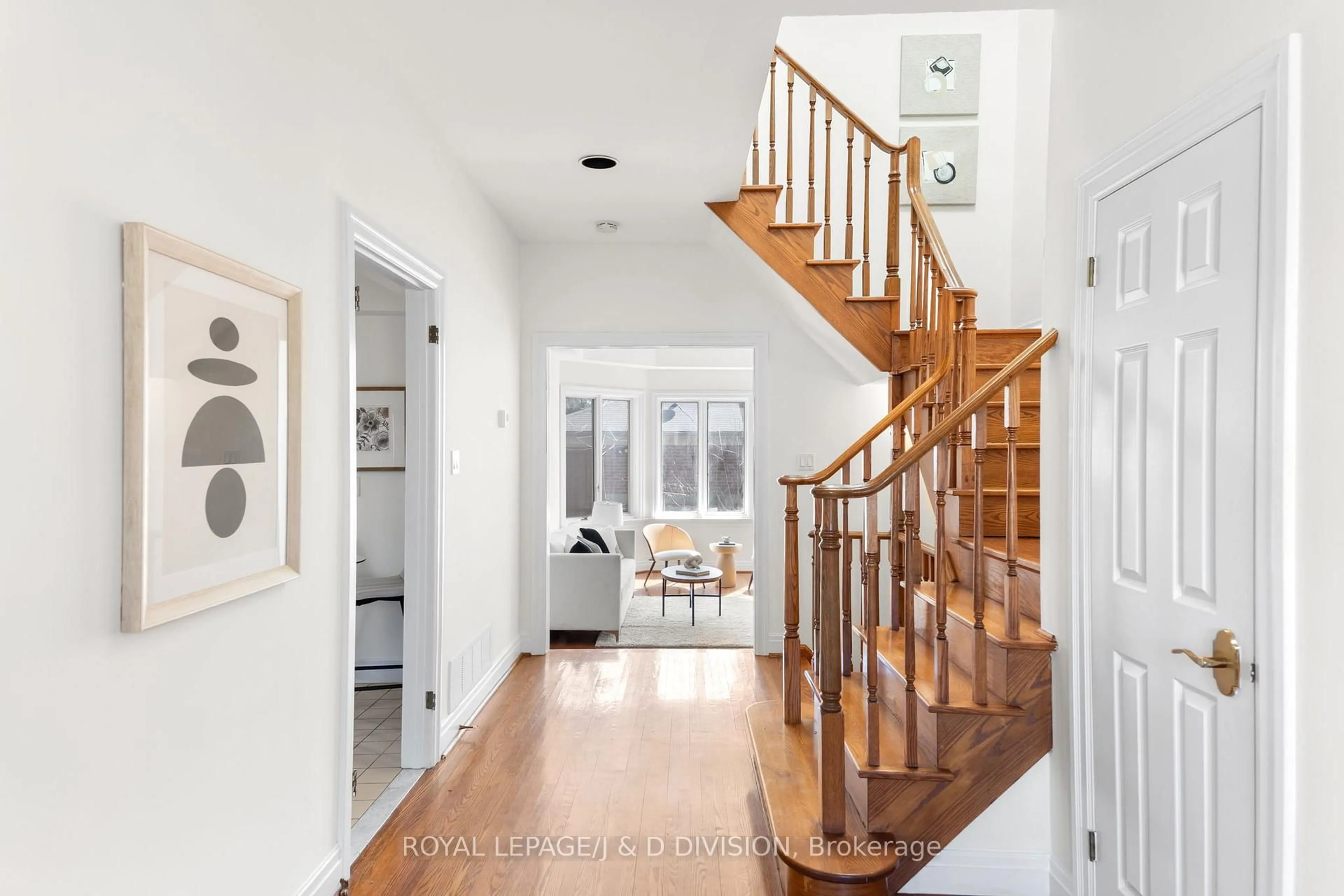 Indoor entryway for 77 Chaplin Cres, Toronto Ontario M5P 1A4