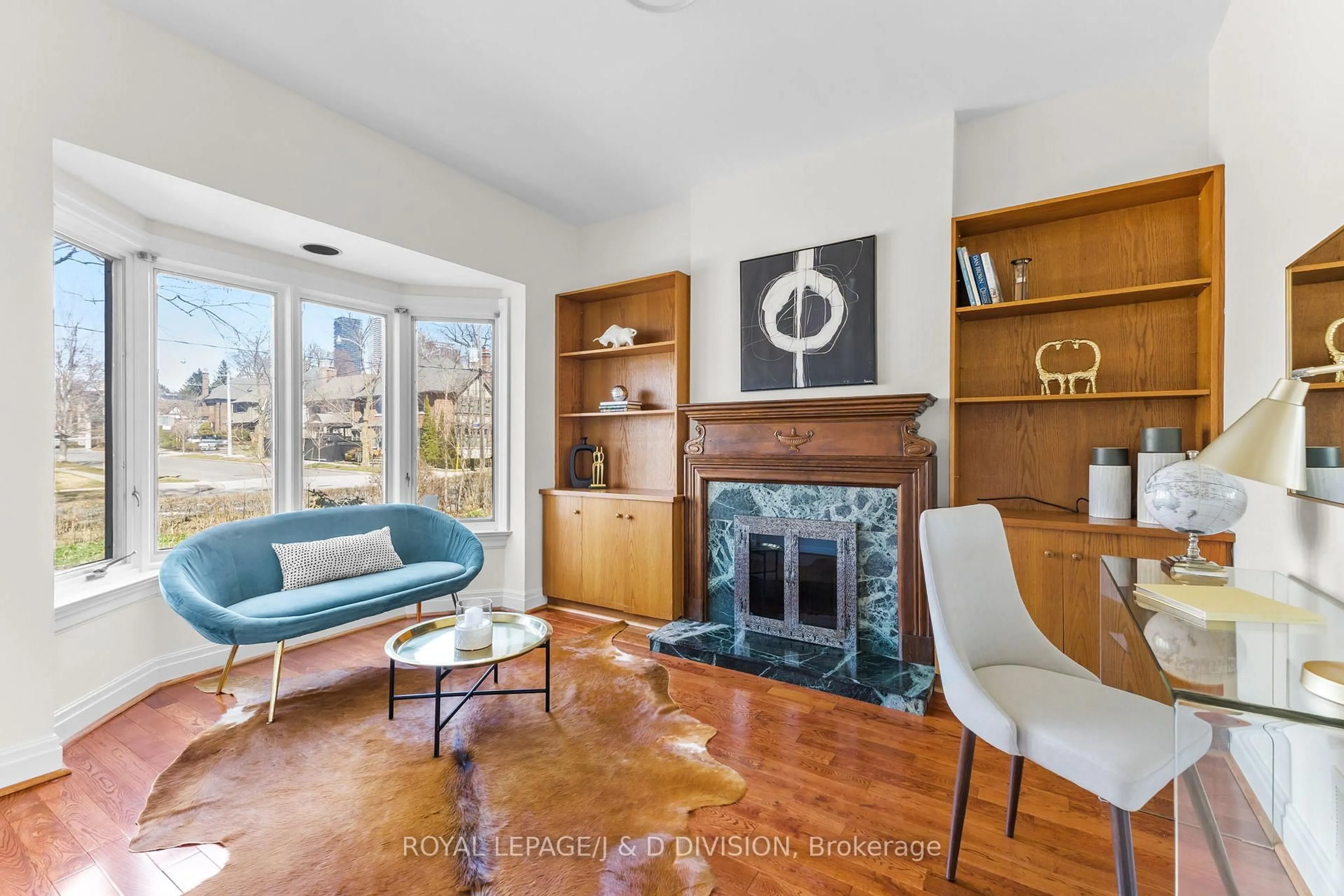 Living room with furniture, unknown for 77 Chaplin Cres, Toronto Ontario M5P 1A4