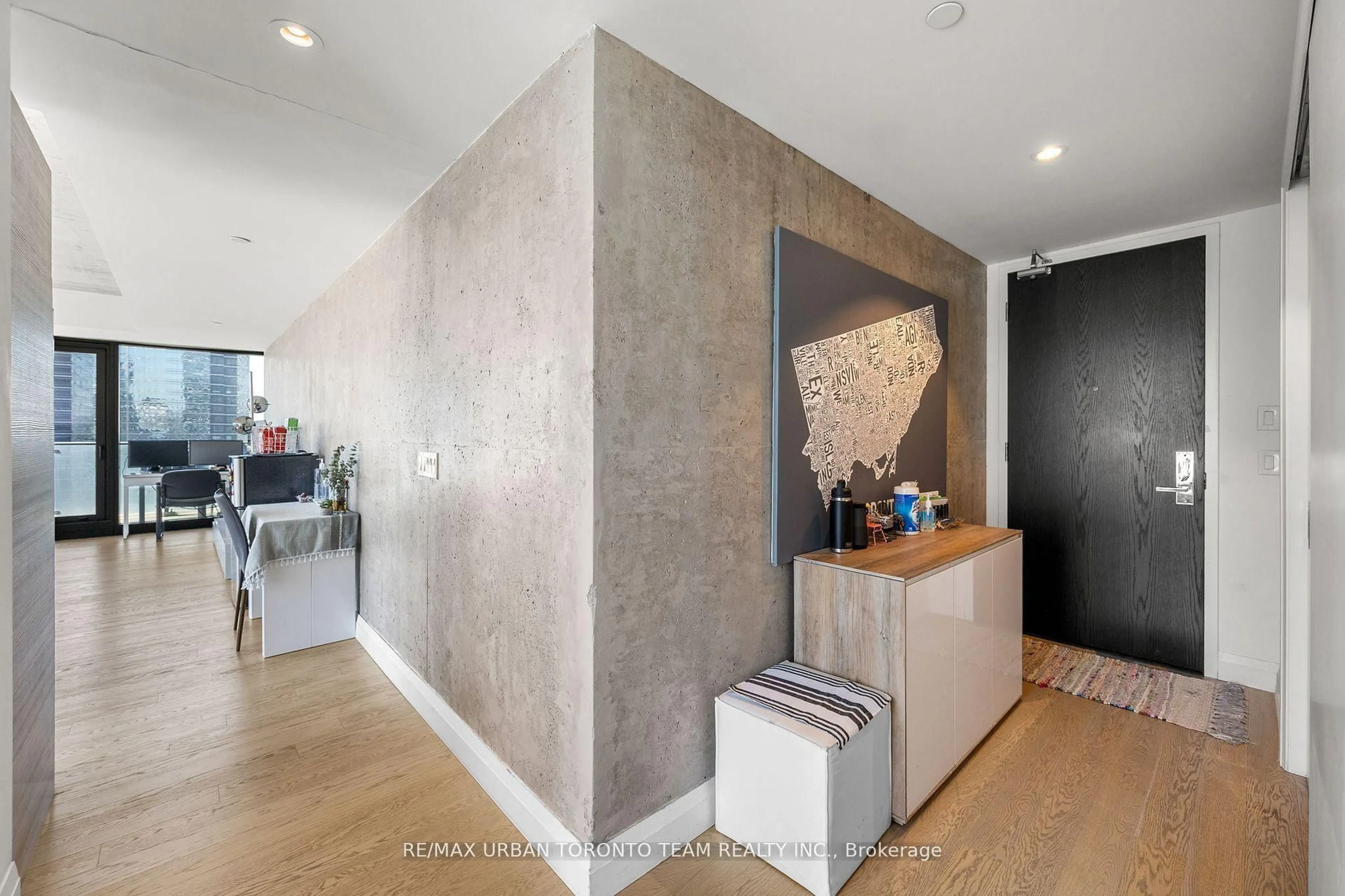 Indoor entryway for 224 King St #2804, Toronto Ontario M5H 0A6