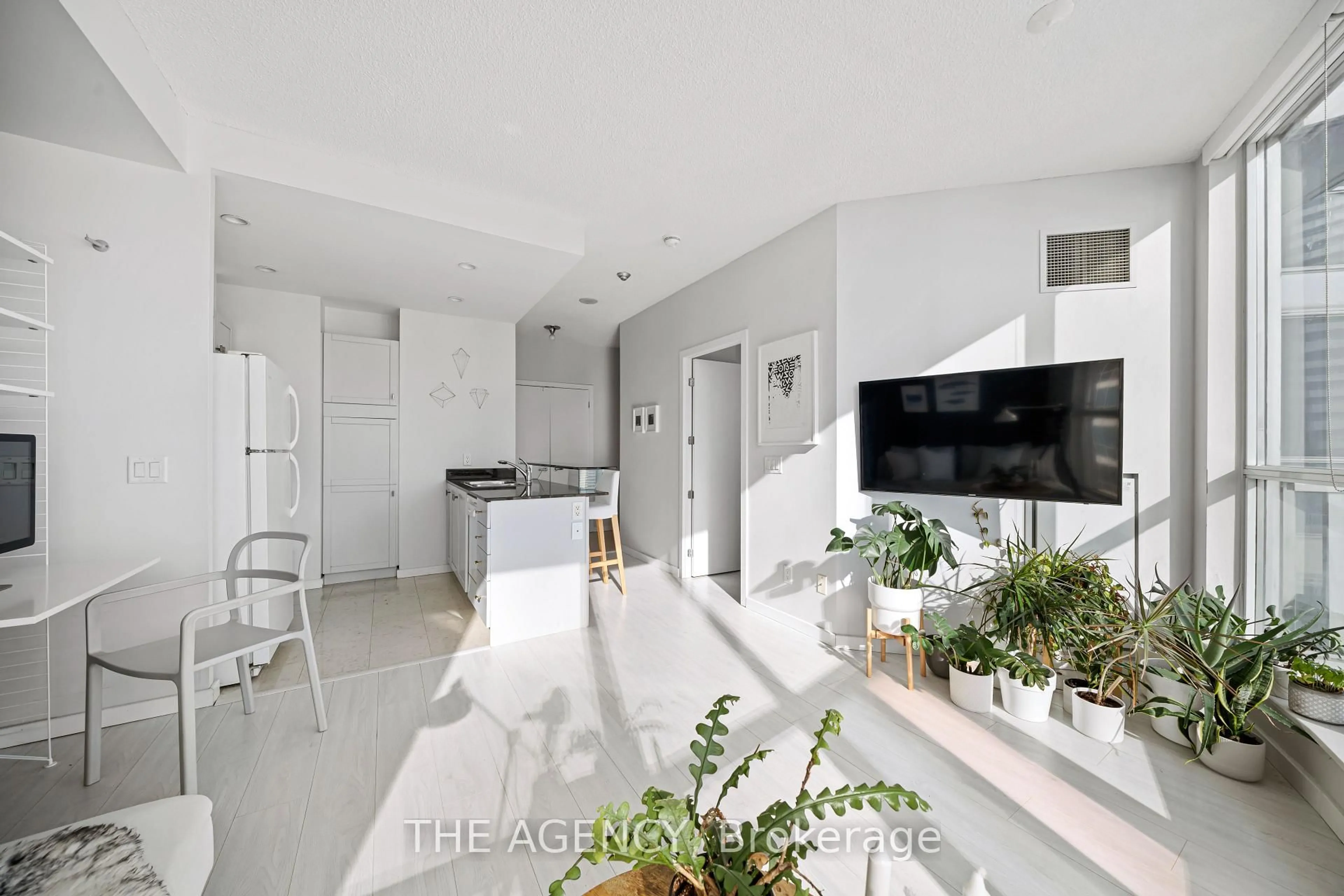 Open concept kitchen, unknown for 208 Queens Quay #3313, Toronto Ontario M5J 2Y5