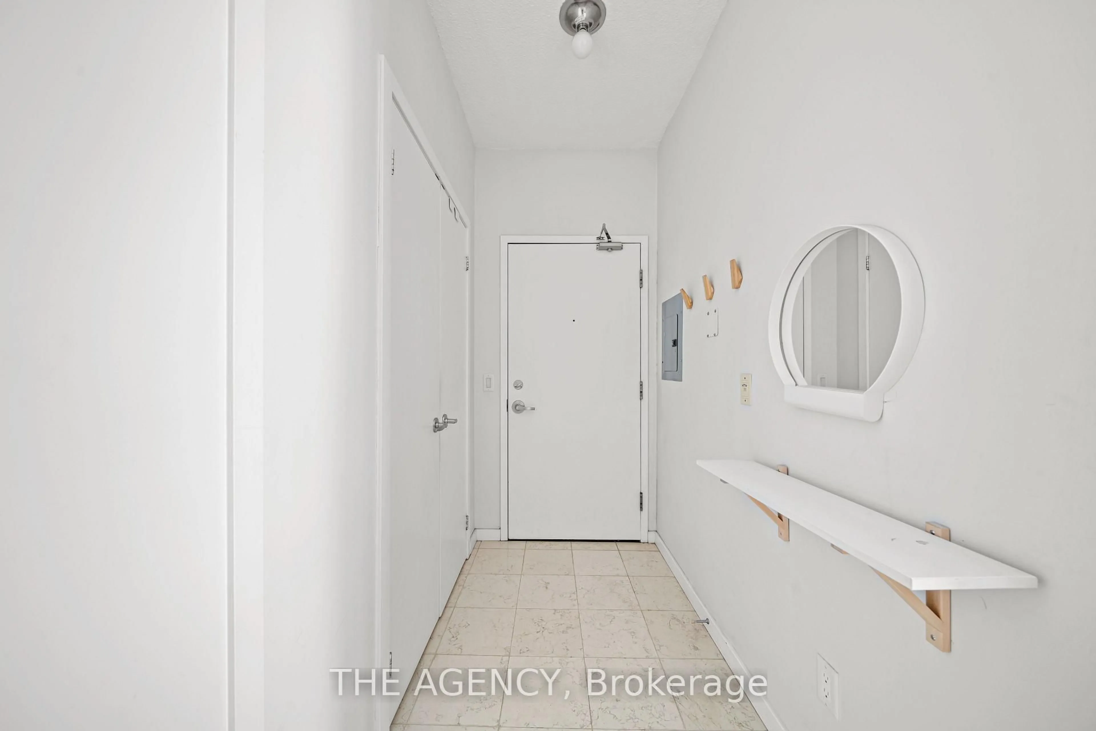 Unknown for 208 Queens Quay #3313, Toronto Ontario M5J 2Y5