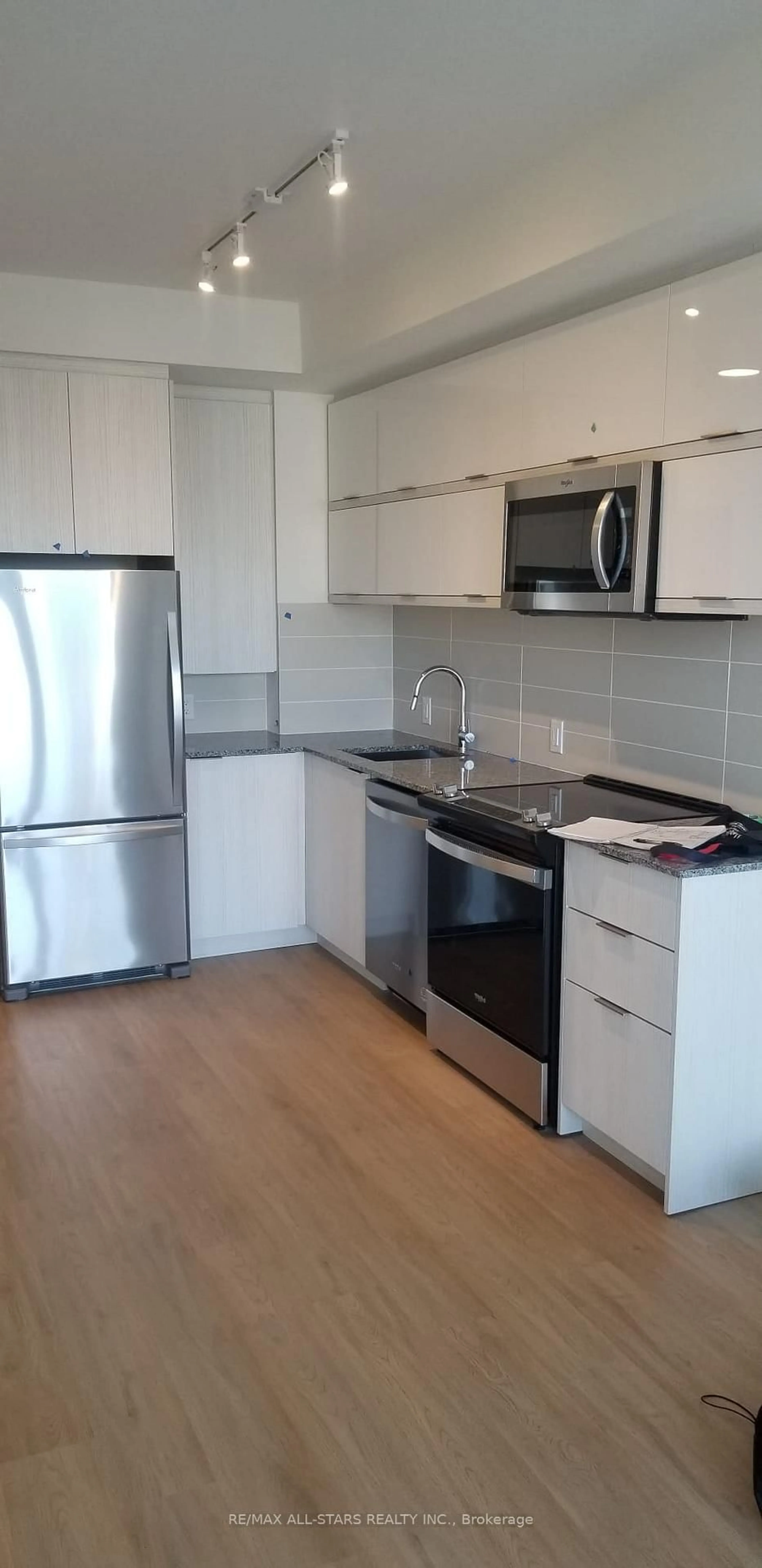 Standard kitchen, wood/laminate floor for 10 Deerlick Crt #605, Toronto Ontario M3A 0A7