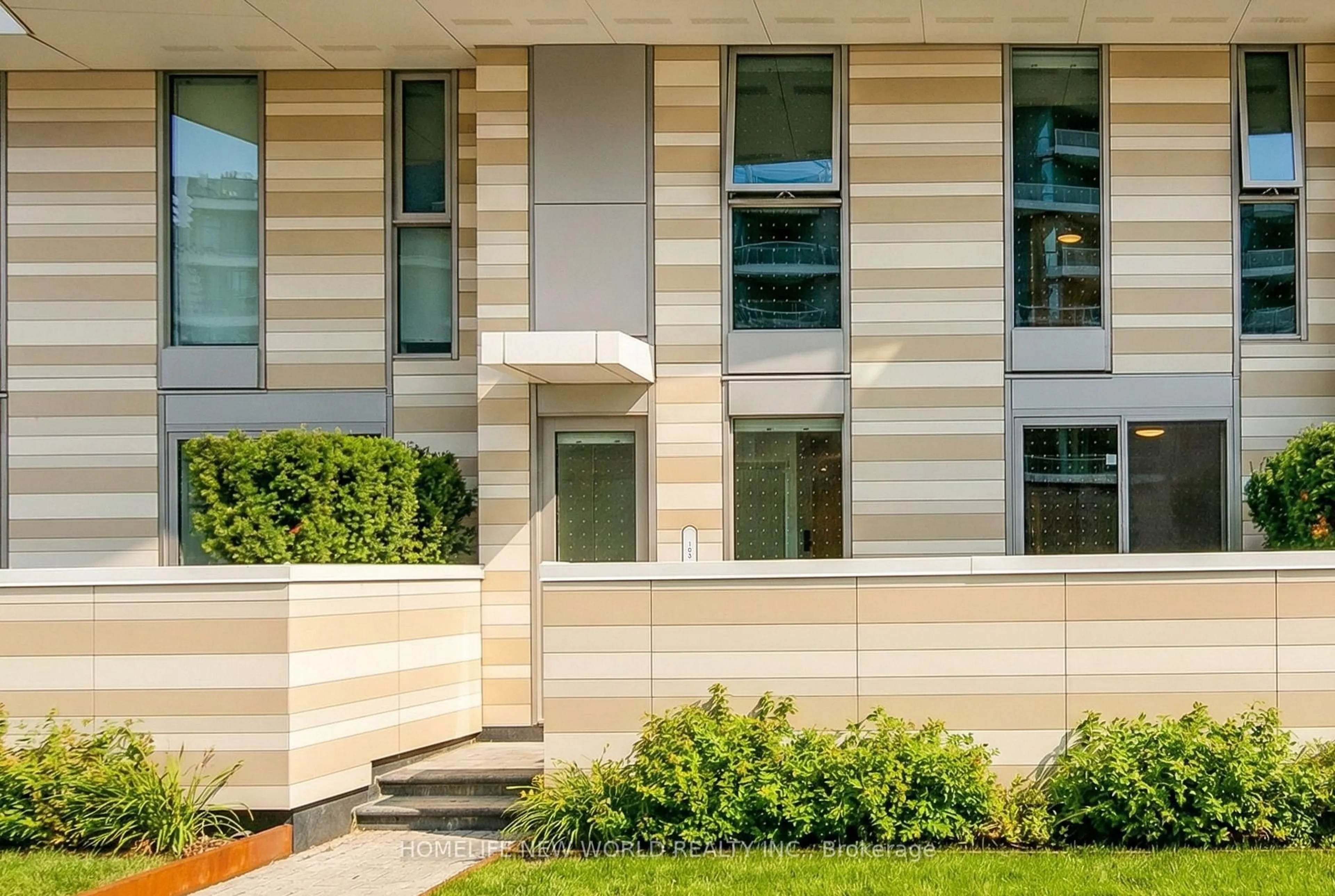 Unknown for 118 Merchants' Wharf #103, Toronto Ontario M5A 0L3