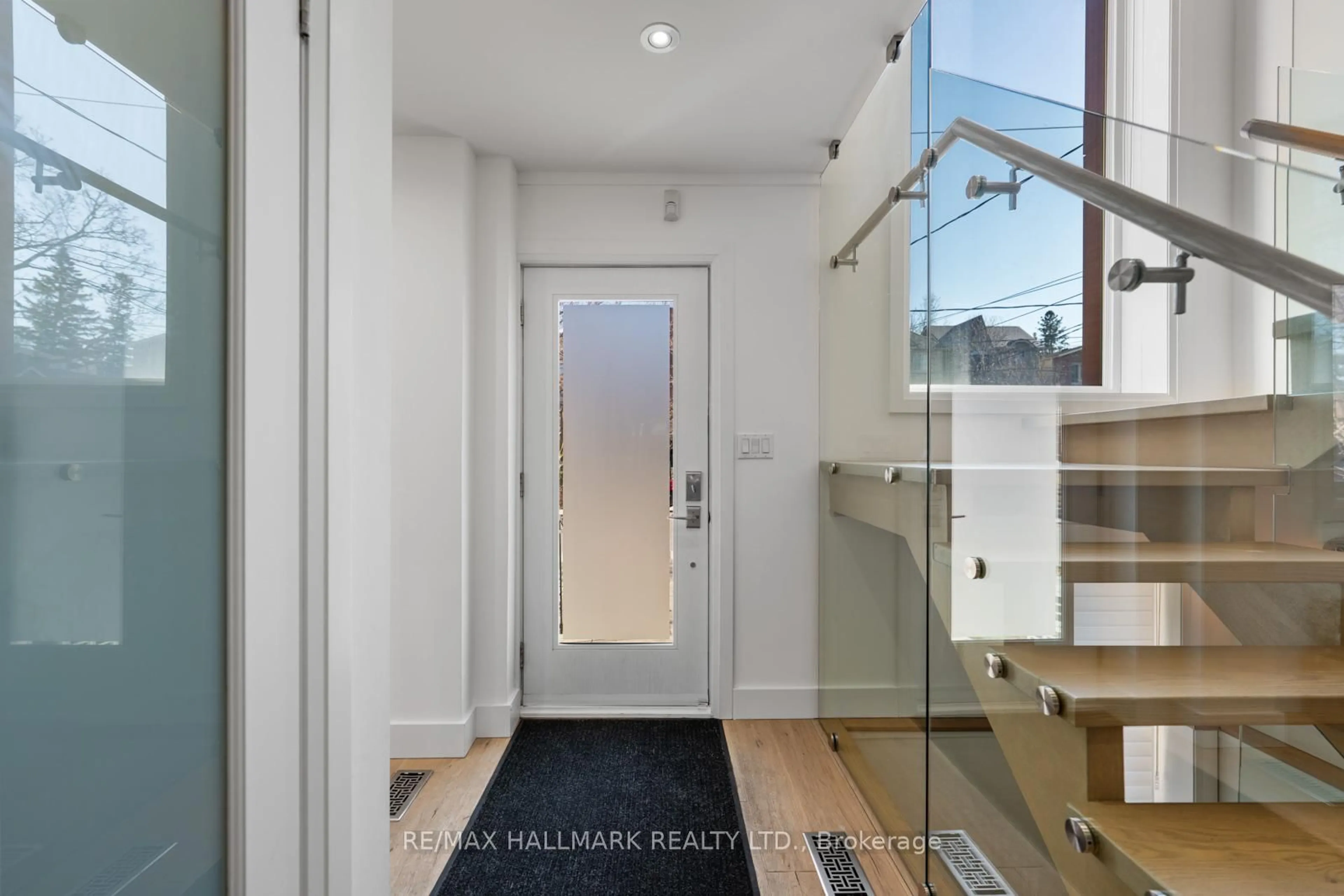 Indoor entryway for 148 Cranbrooke Ave, Toronto Ontario M5M 1M5
