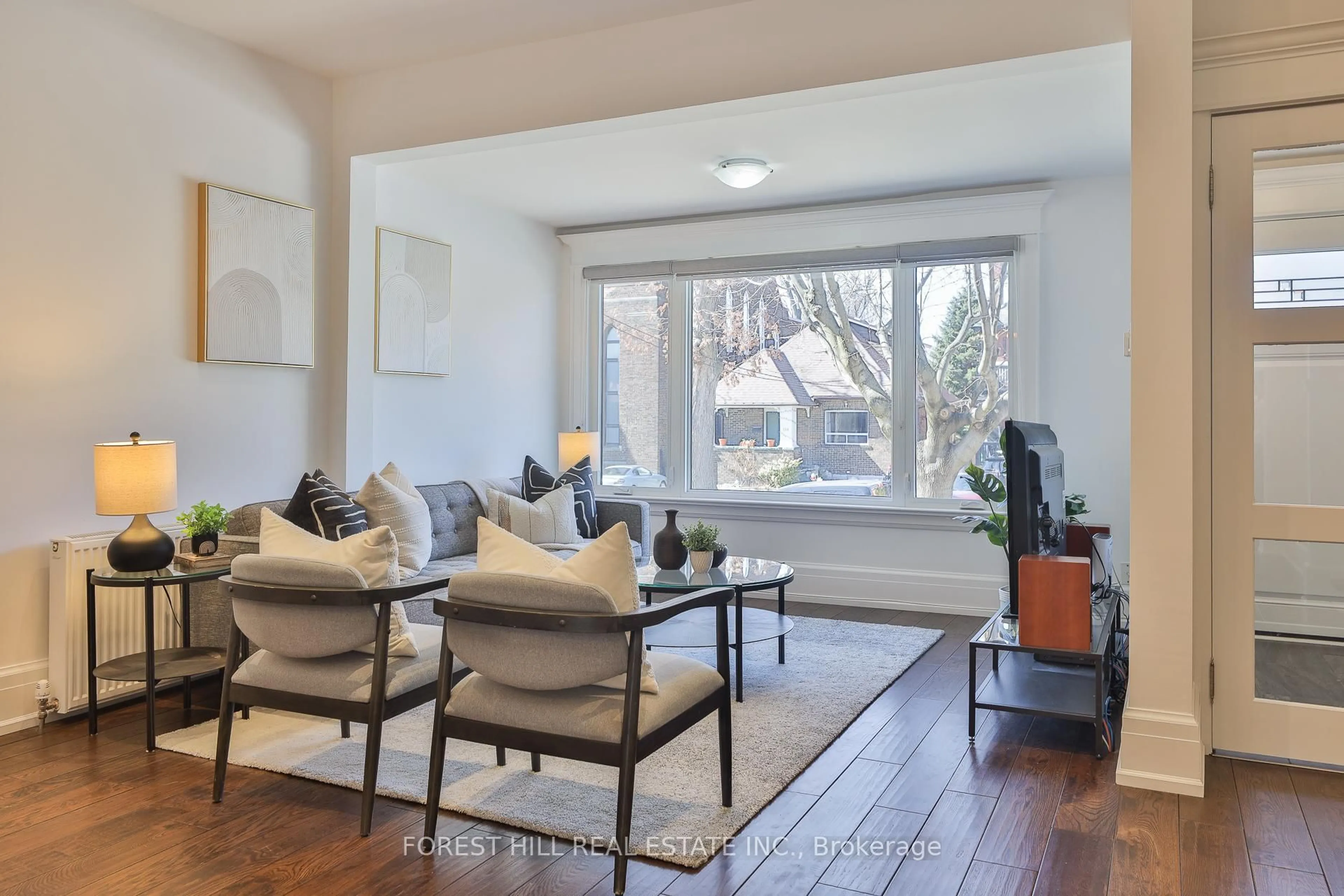 Living room with furniture, wood/laminate floor for 163 Wychwood Ave, Toronto Ontario M6C 2T4