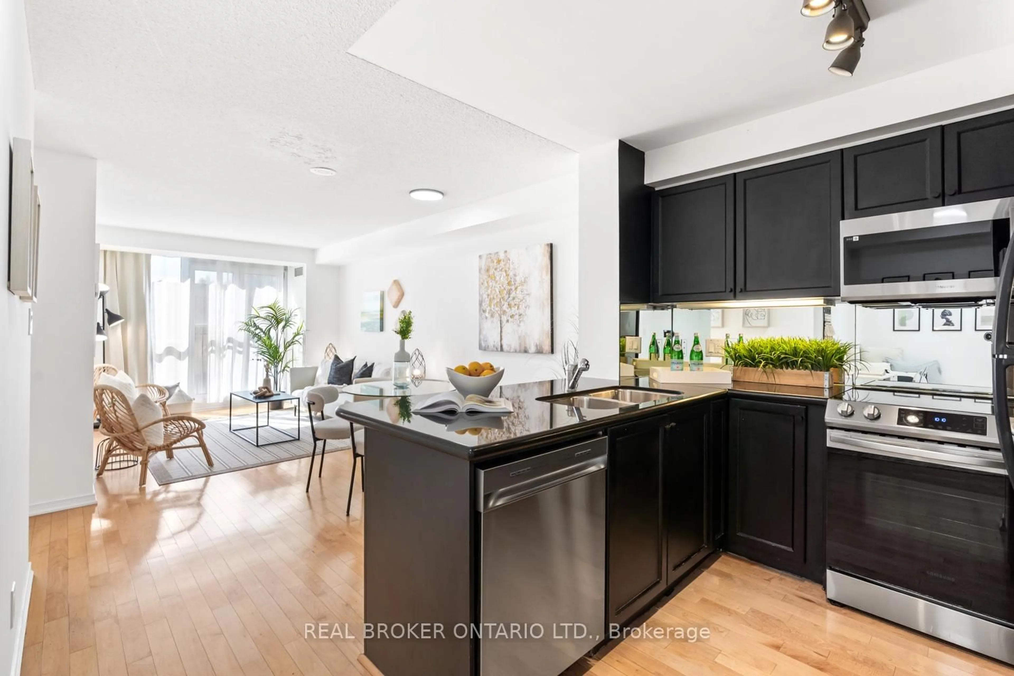 Open concept kitchen, unknown for 308 Palmerston Ave #204, Toronto Ontario M6J 3X9