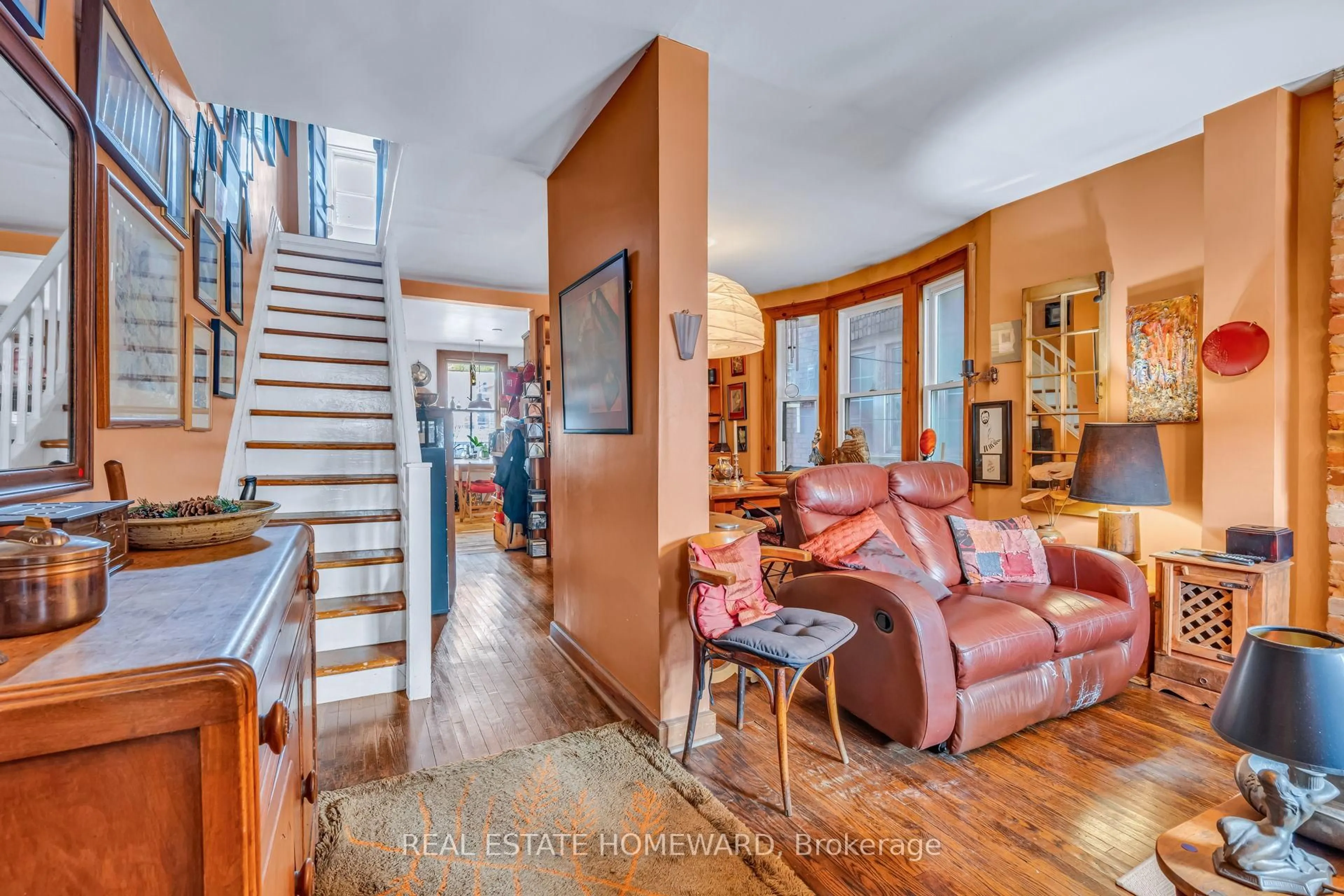 Indoor foyer for 97 Massey St, Toronto Ontario M6J 2T5