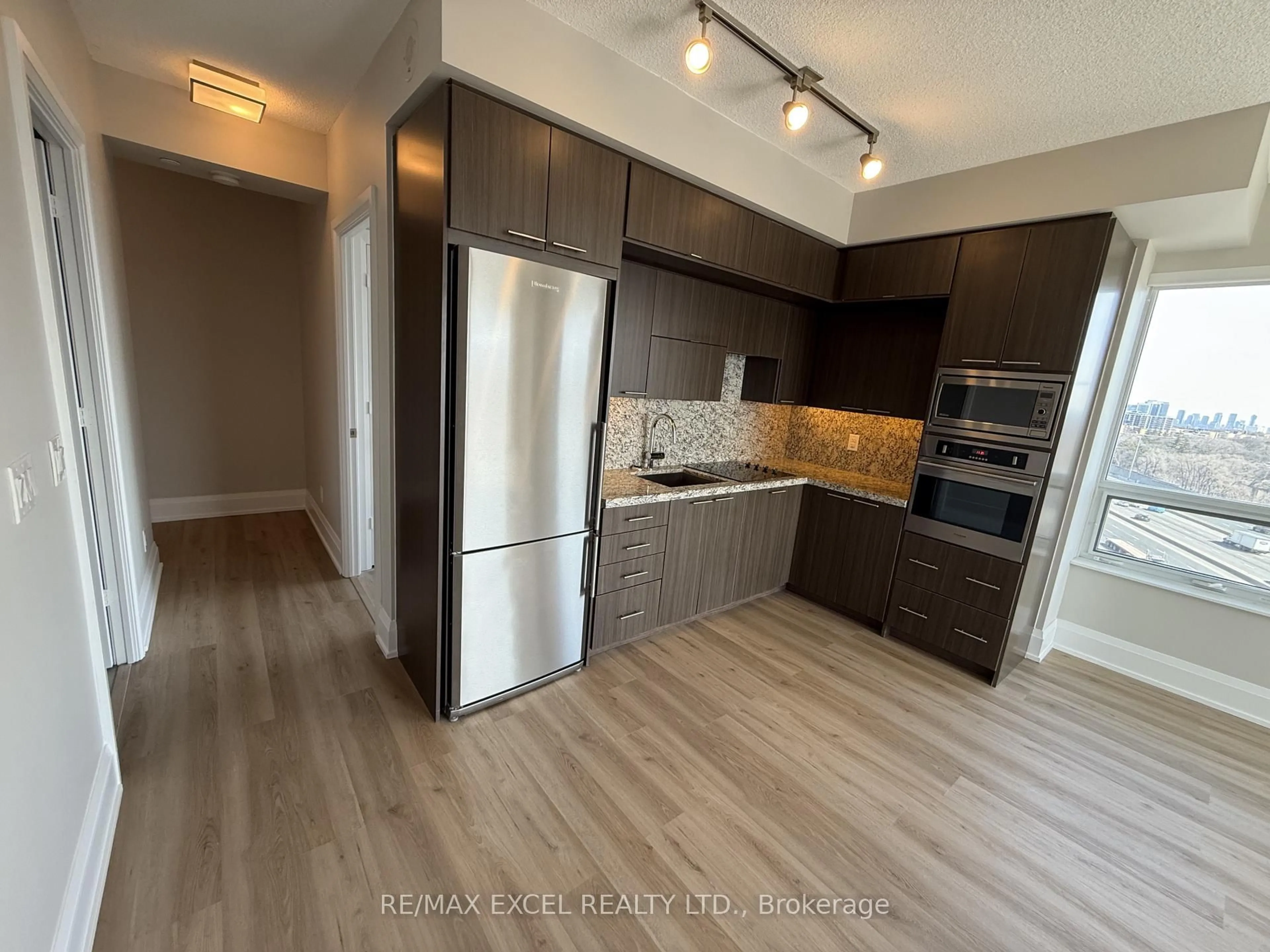 Open concept kitchen, wood/laminate floor for 120 Harrison Garden Blvd #906, Toronto Ontario M2N 0H1