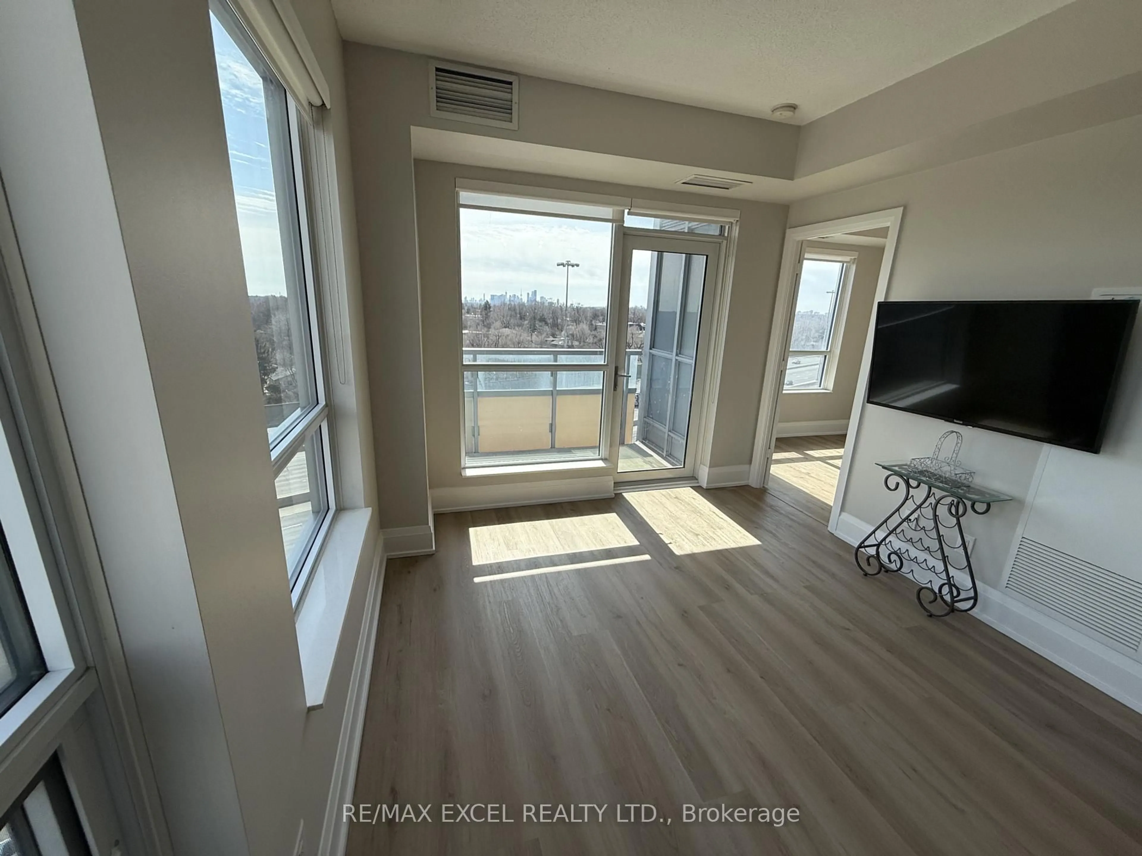 A pic of a room for 120 Harrison Garden Blvd #906, Toronto Ontario M2N 0H1