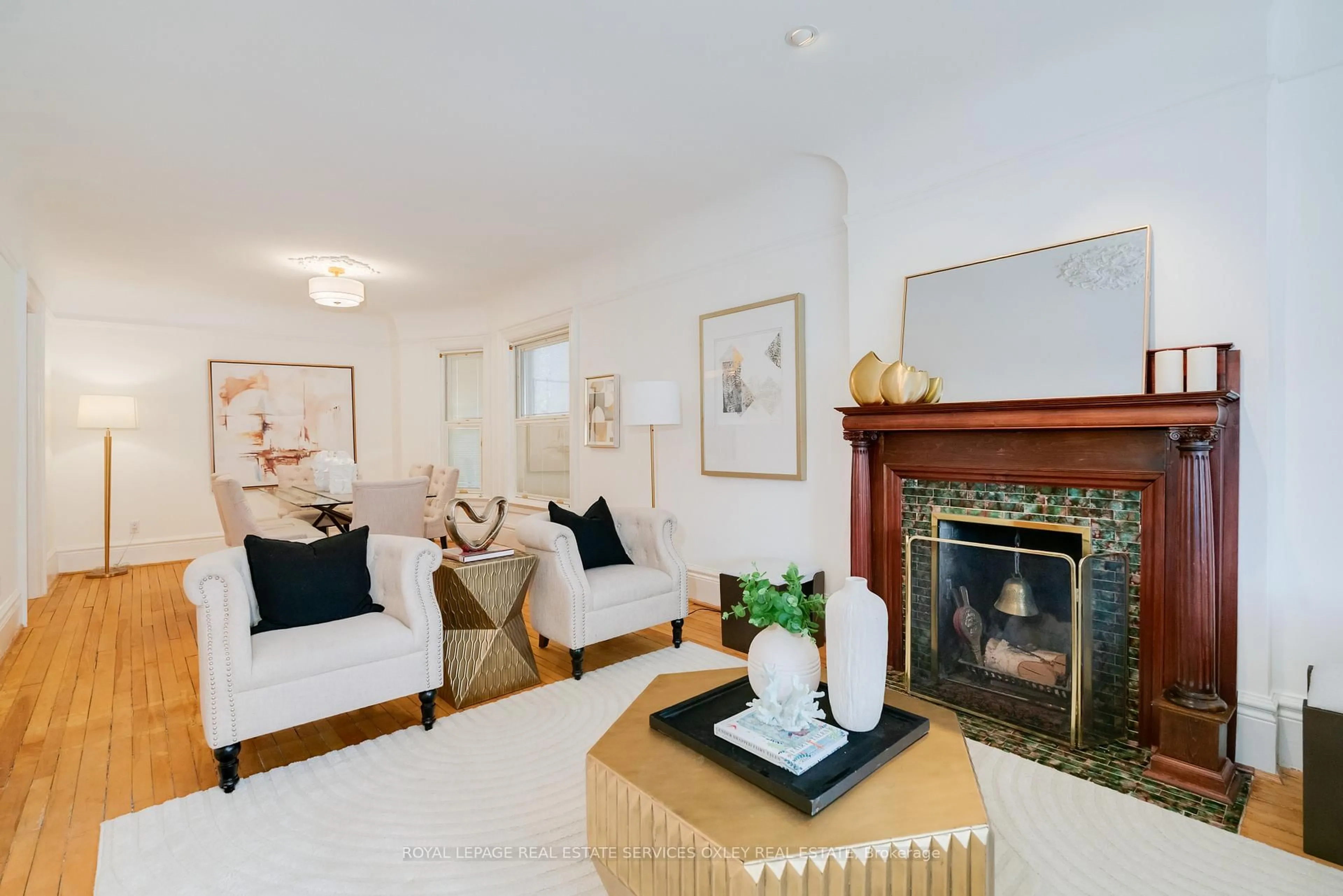 Living room with furniture, unknown for 116 Roxborough St, Toronto Ontario M5R 1V1