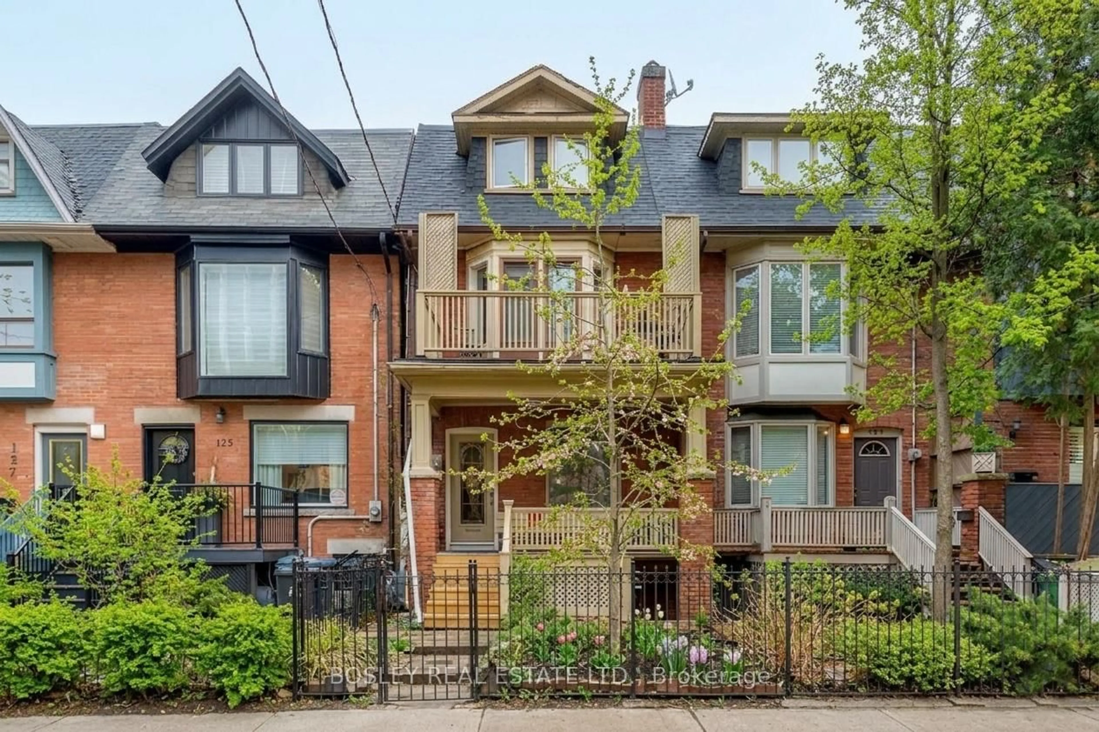 Home with brick exterior material, street for 123 Seaton St, Toronto Ontario M5A 2T2