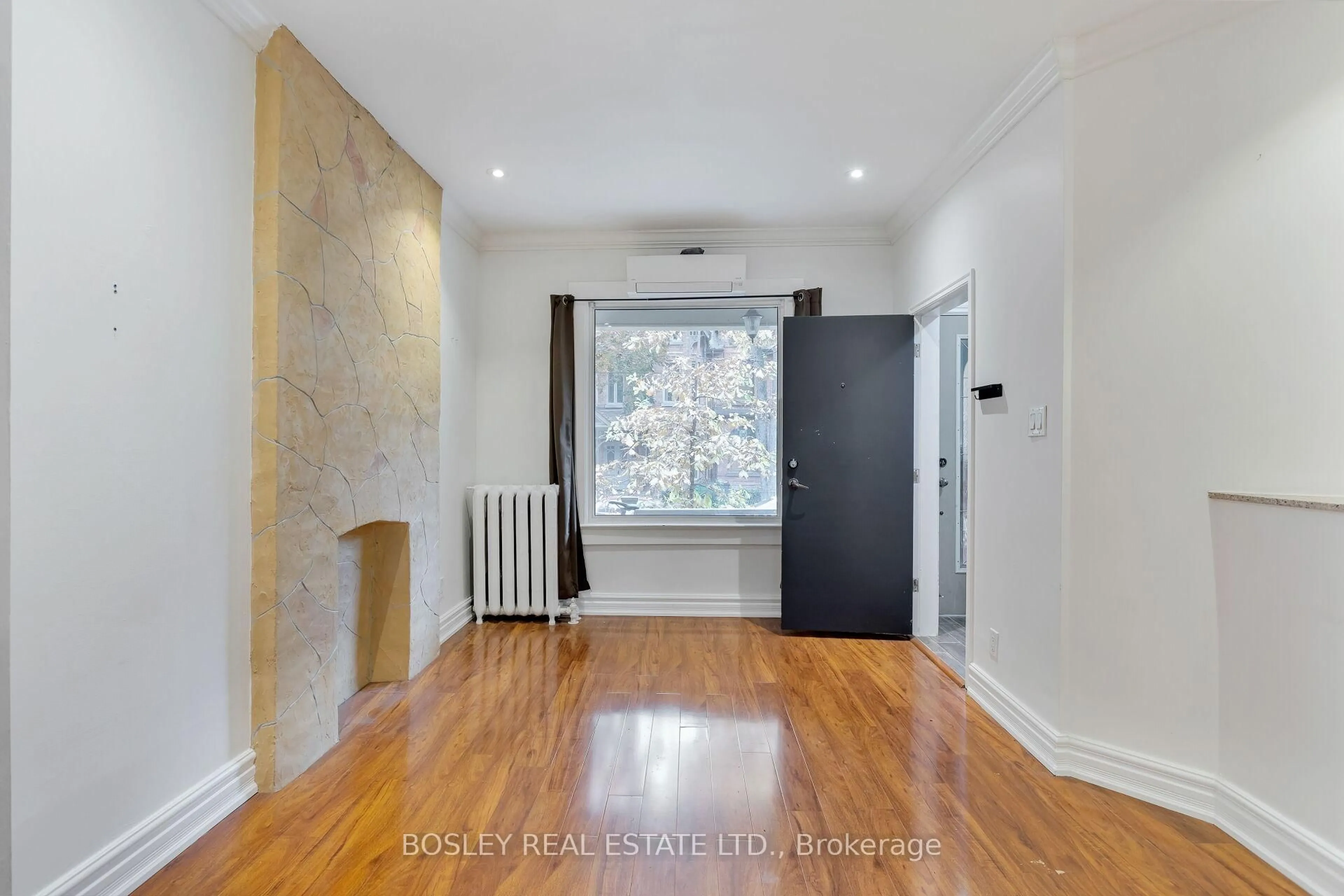 Indoor entryway for 123 Seaton St, Toronto Ontario M5A 2T2