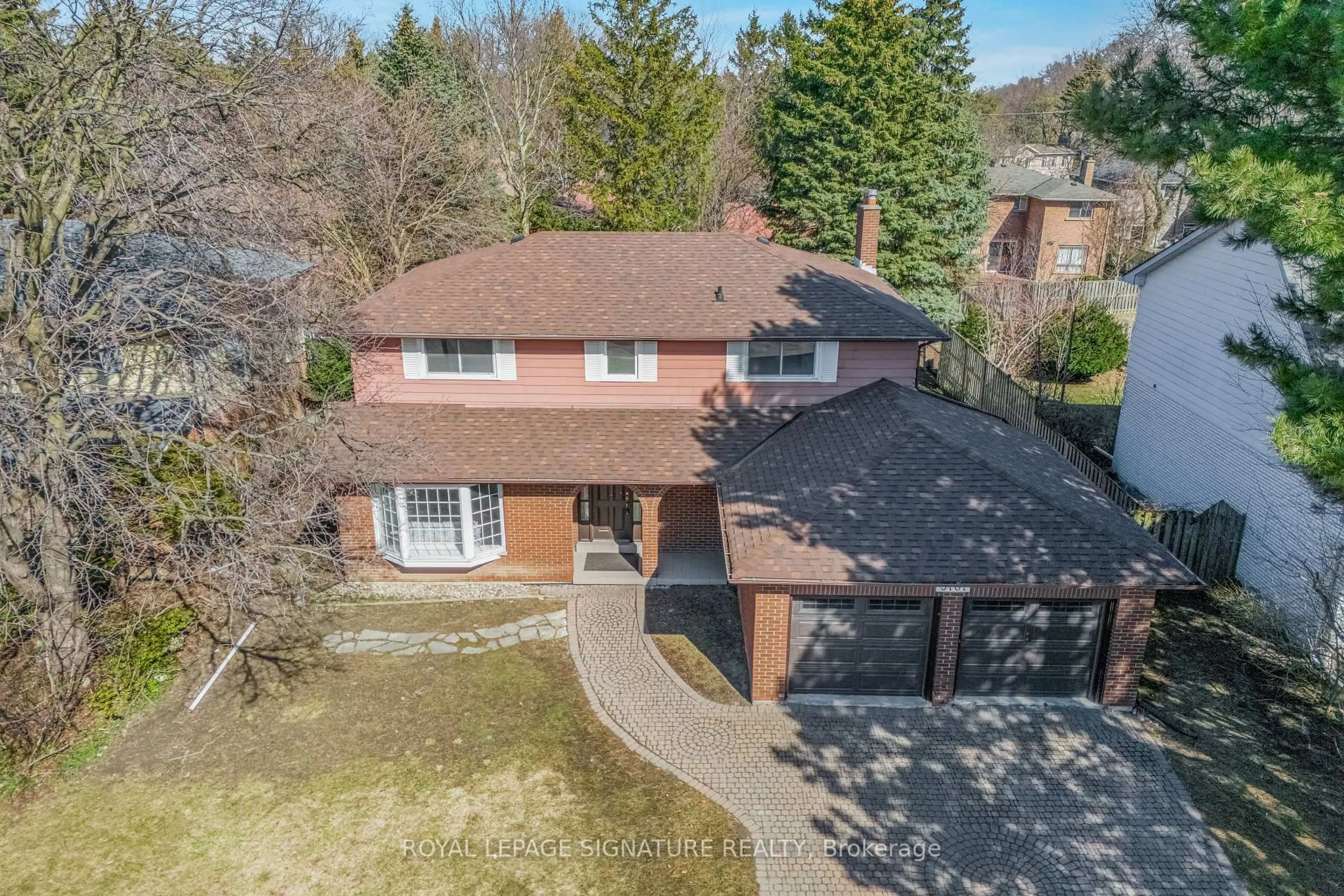 A pic from outside/outdoor area/front of a property/back of a property/a pic from drone, street for 3161 Bayview Ave, Toronto Ontario M2K 1G2