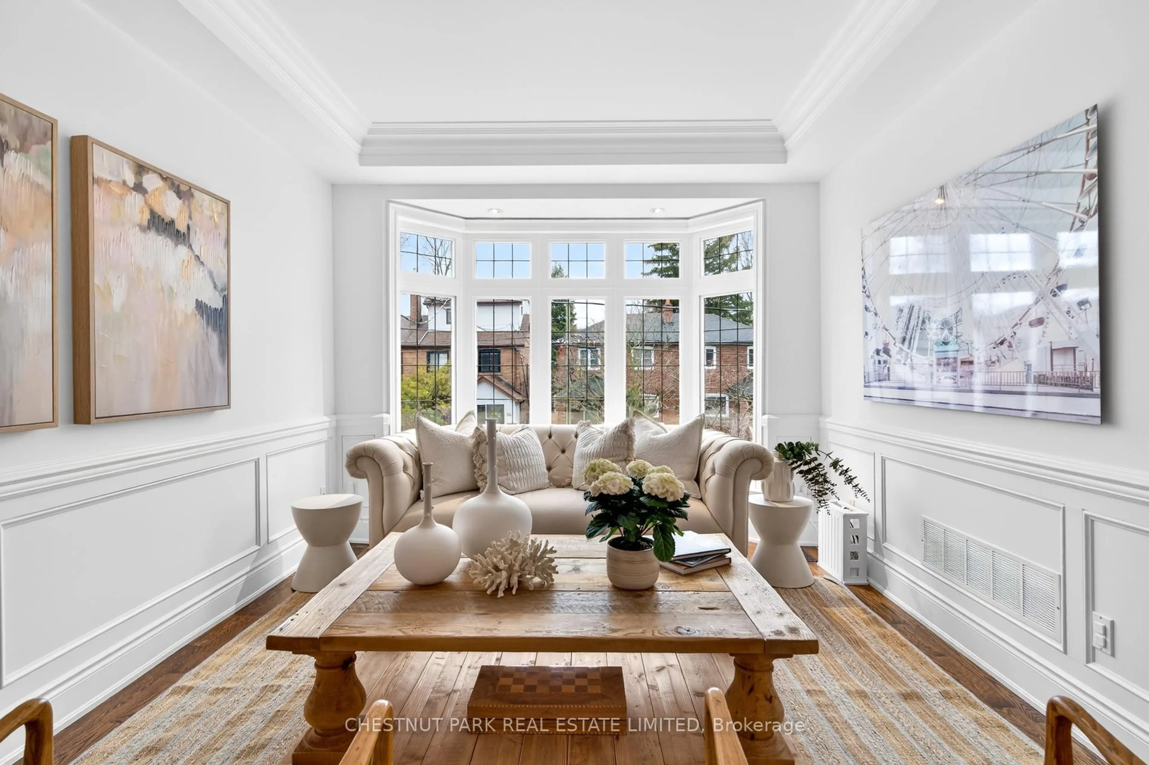 Living room with furniture, unknown for 340 Belsize Dr, Toronto Ontario M4S 1N1