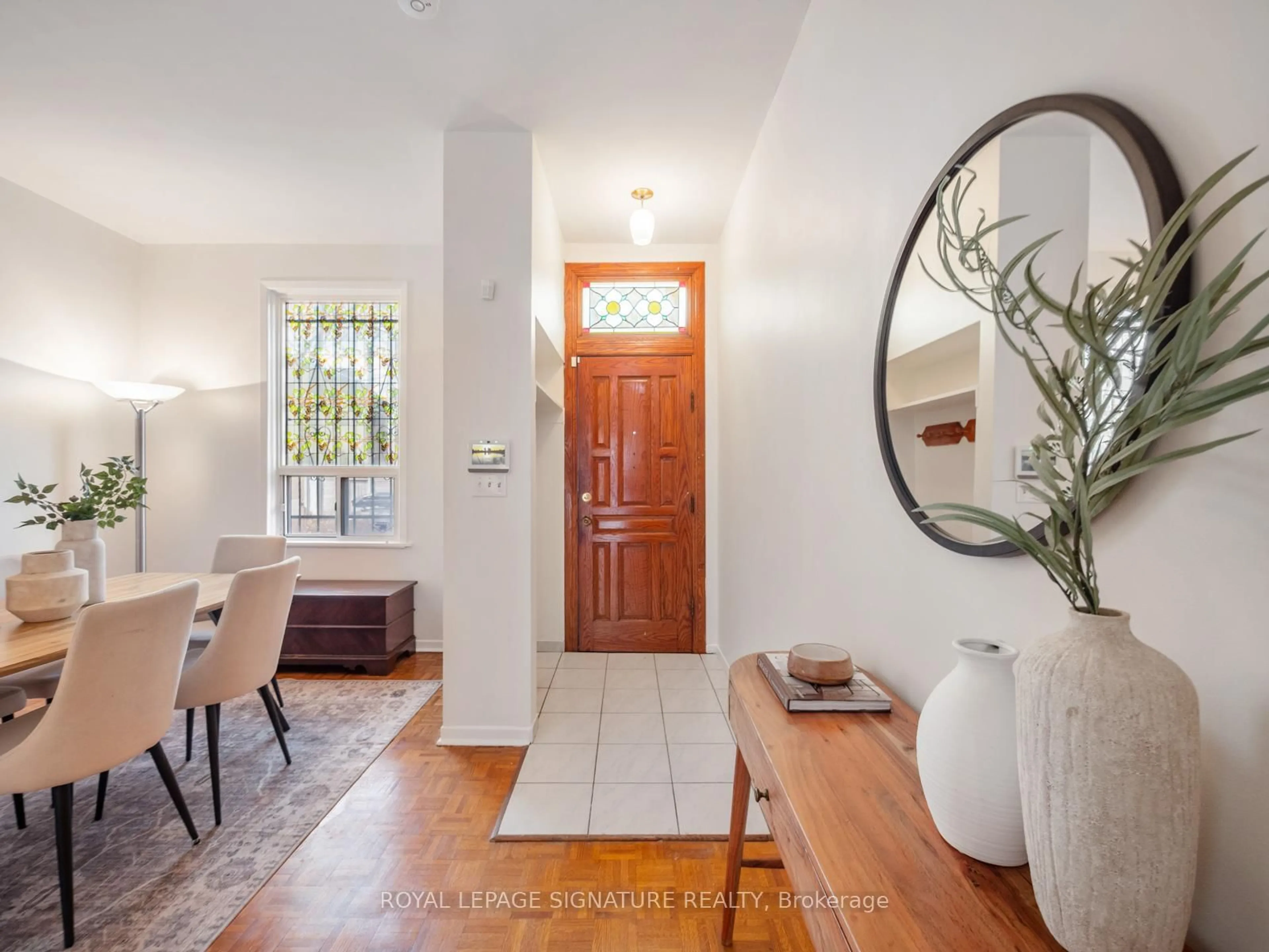 Indoor entryway for 487 Sackville St, Toronto Ontario M4X 1T6