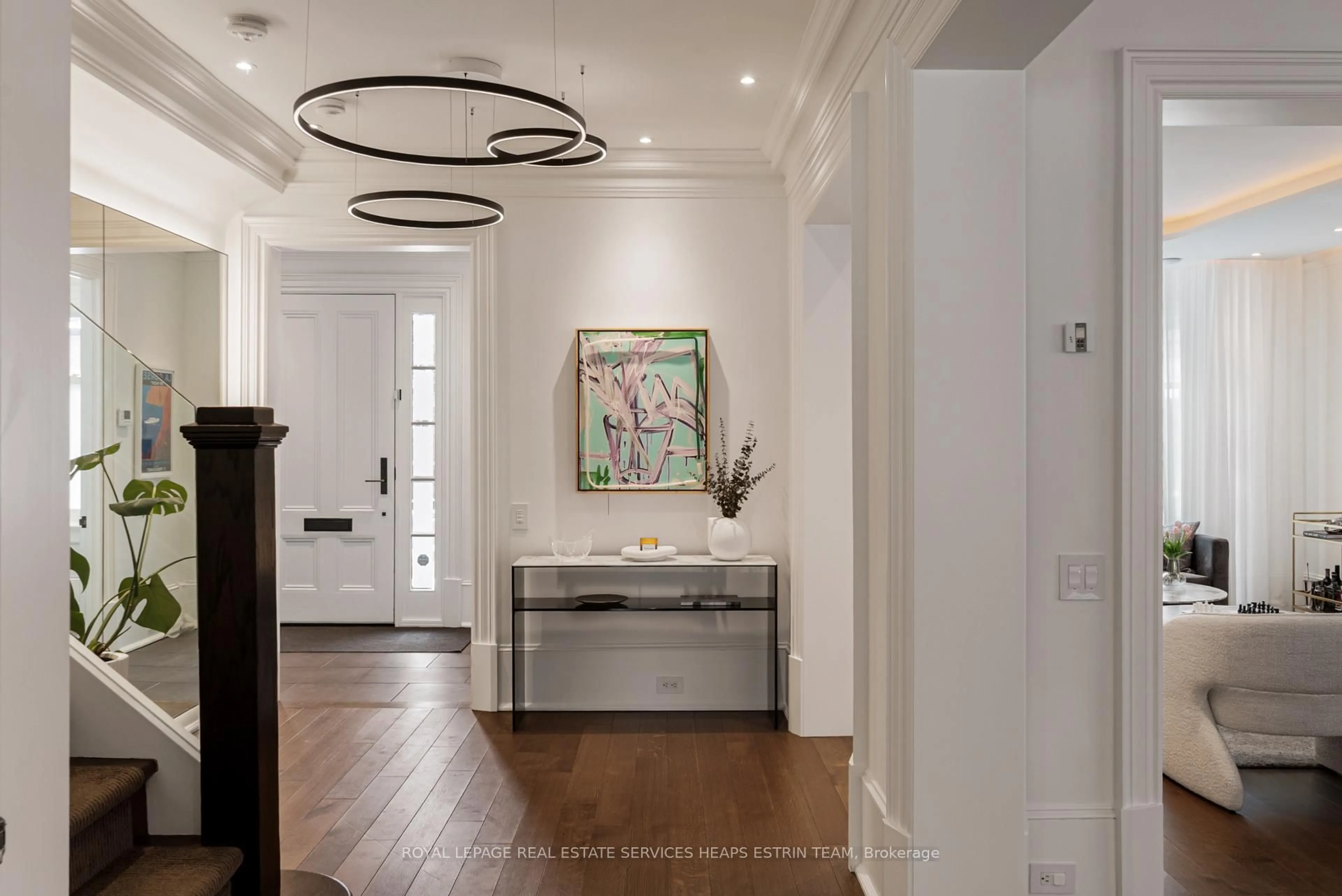 Indoor entryway for 150 Douglas Dr, Toronto Ontario M4W 2B7