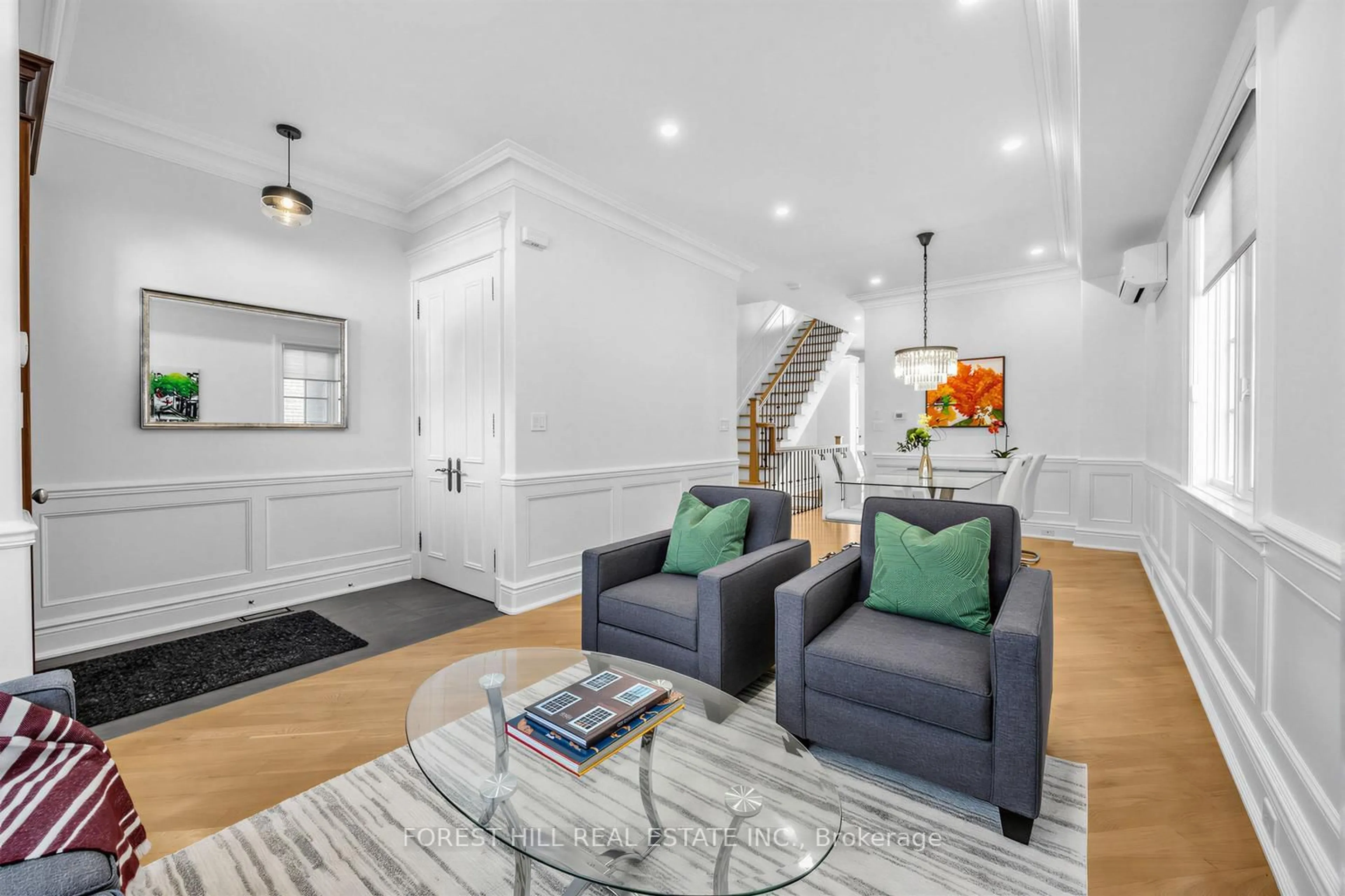 Living room with furniture, unknown for 55 Lonsdale Rd, Toronto Ontario M4W 1W4