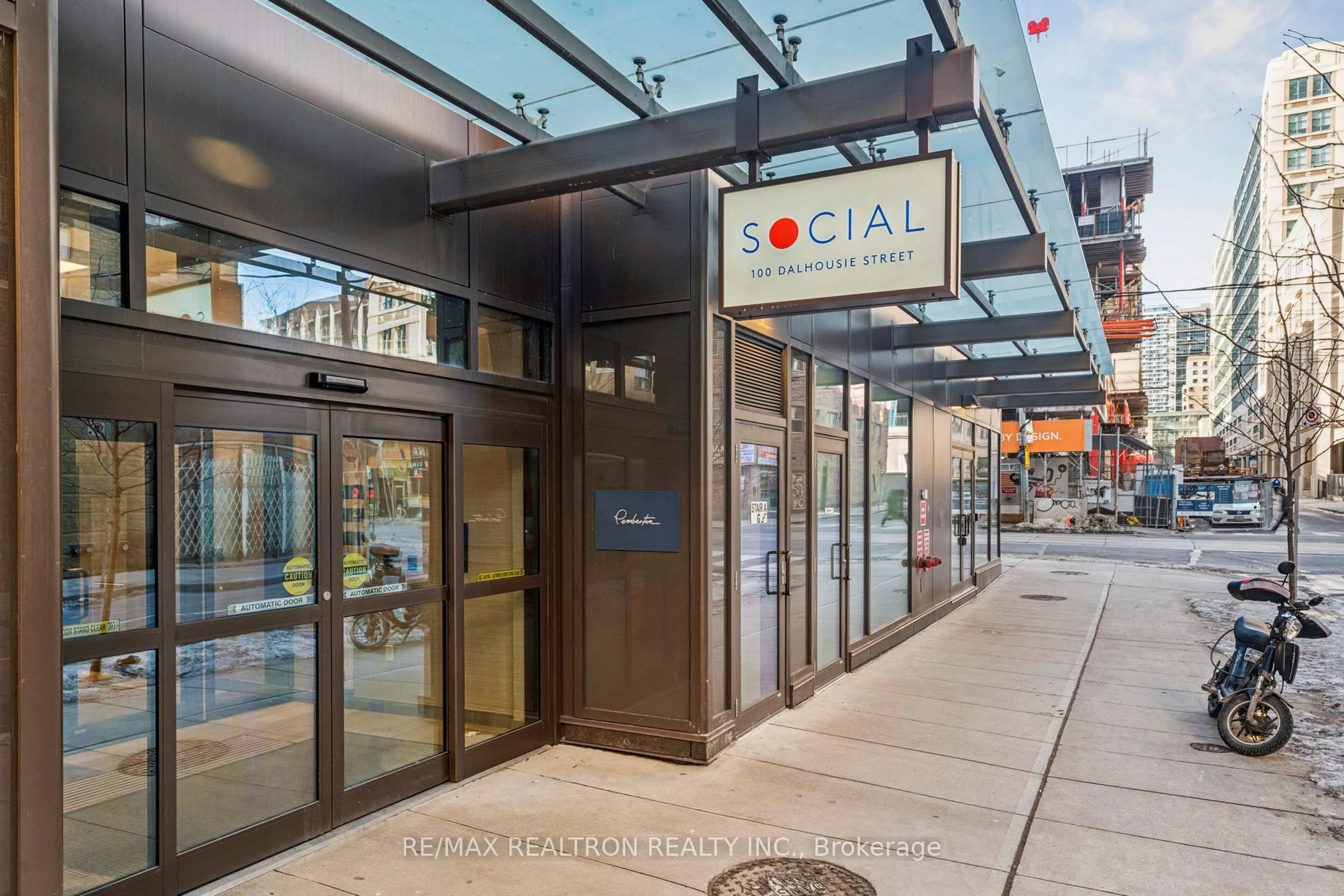 Indoor foyer for 100 Dalhousie St #1412, Toronto Ontario M5B 0C7