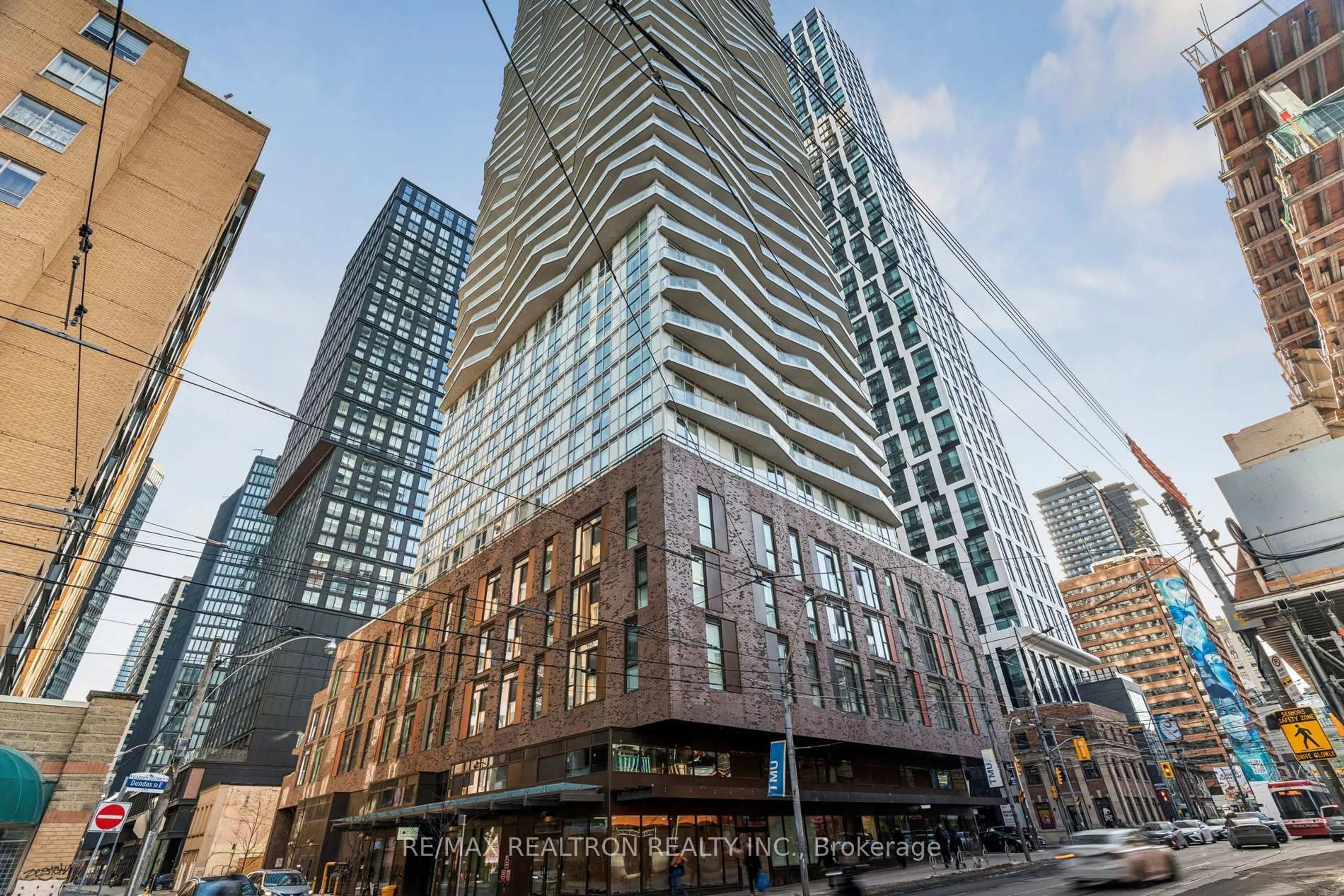 Patio, building for 100 Dalhousie St #1412, Toronto Ontario M5B 0C7