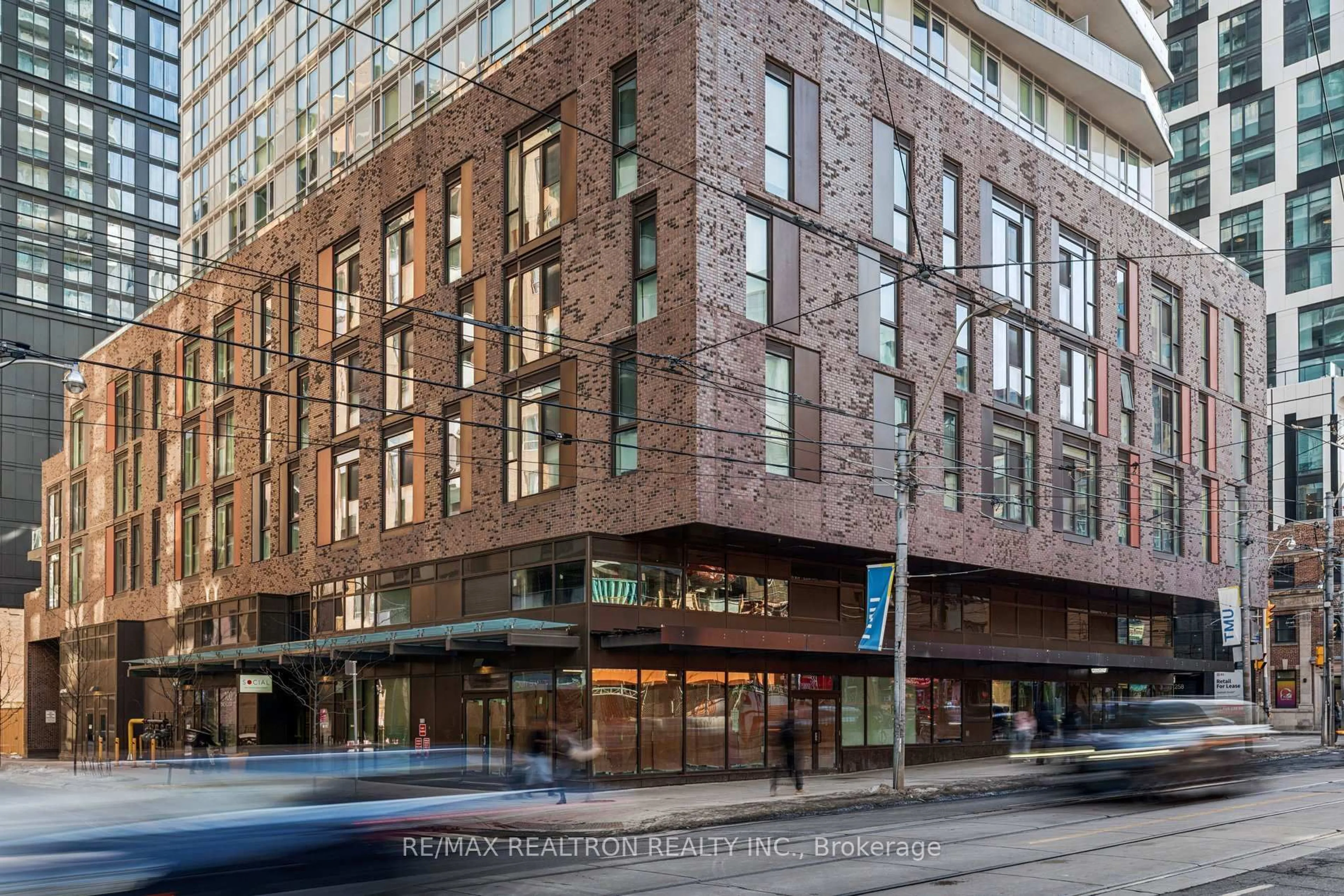 Indoor foyer for 100 Dalhousie St #1412, Toronto Ontario M5B 0C7