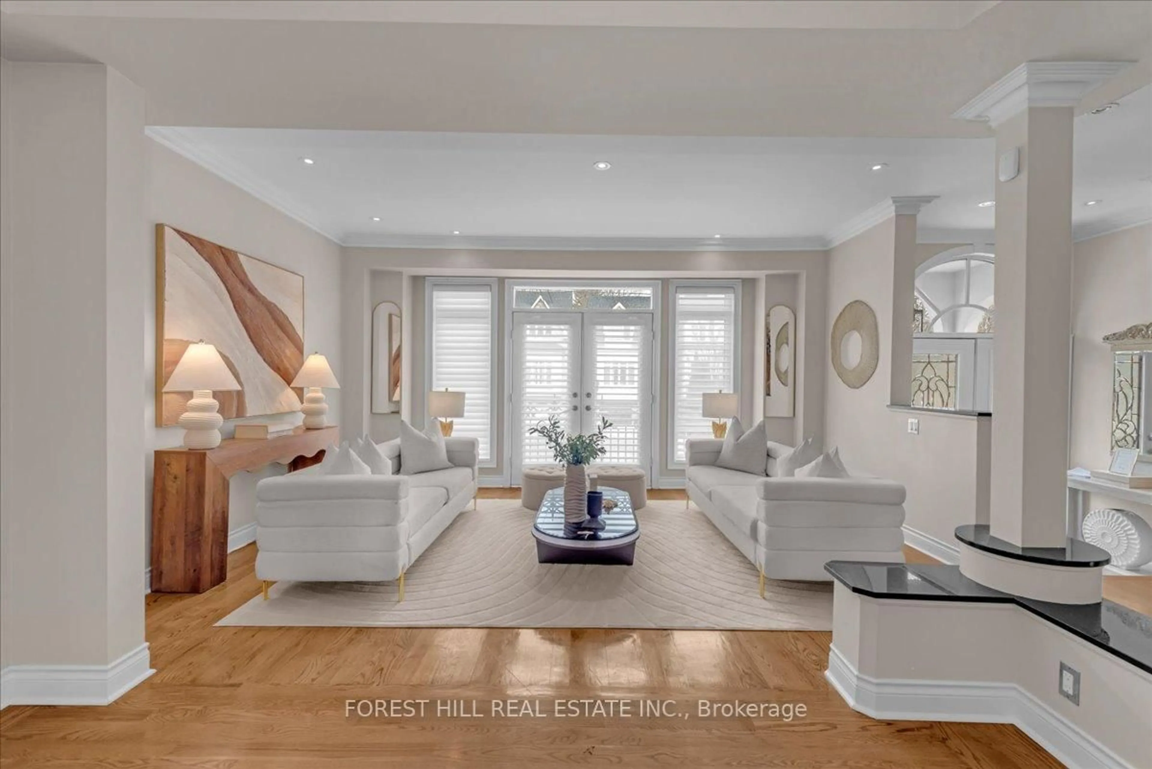 Living room with furniture, unknown for 313 Broadway Ave, Toronto Ontario M4P 1W2