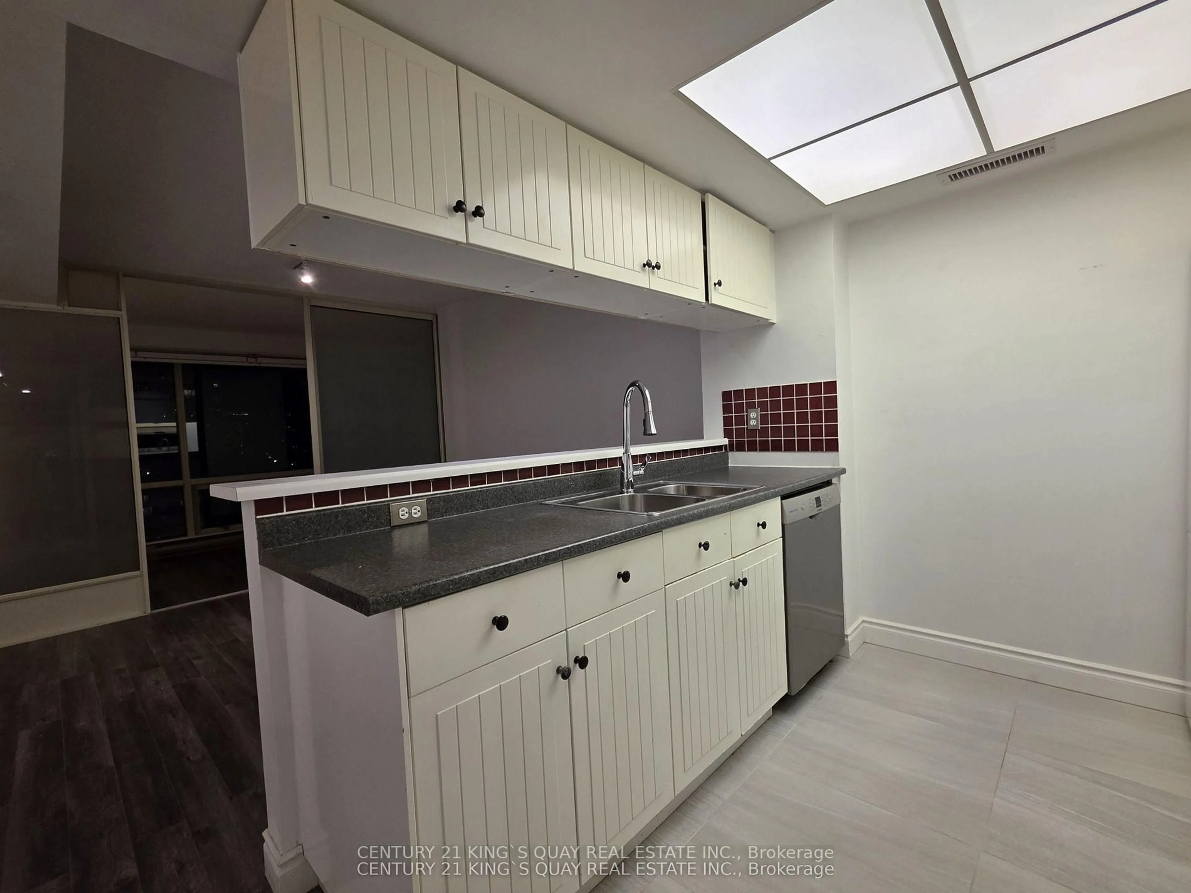 Standard kitchen, unknown for 1001 Bay St #2513, Toronto Ontario M5S 3A6