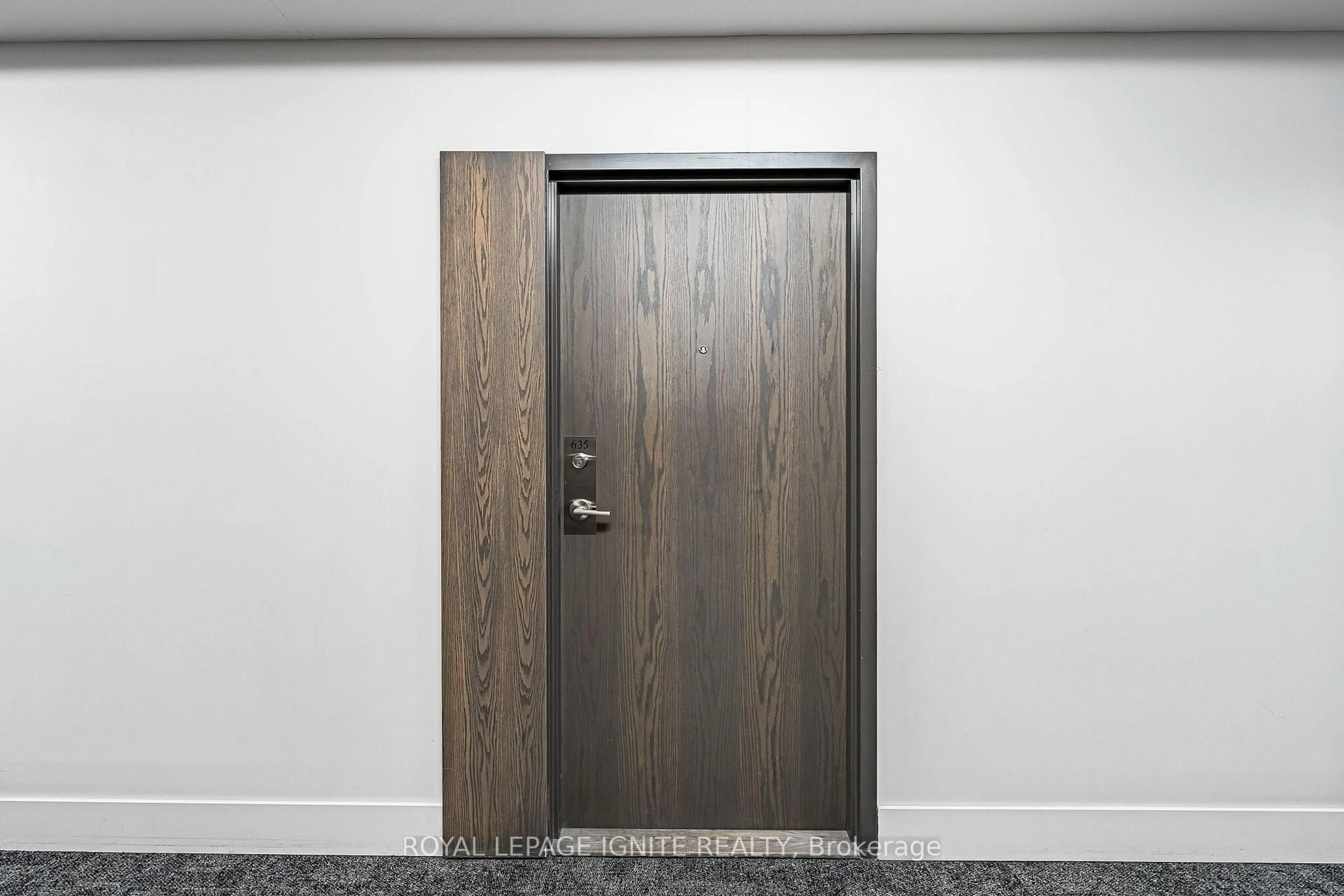 Indoor entryway for 68 Abell St #635, Toronto Ontario M6J 0B1