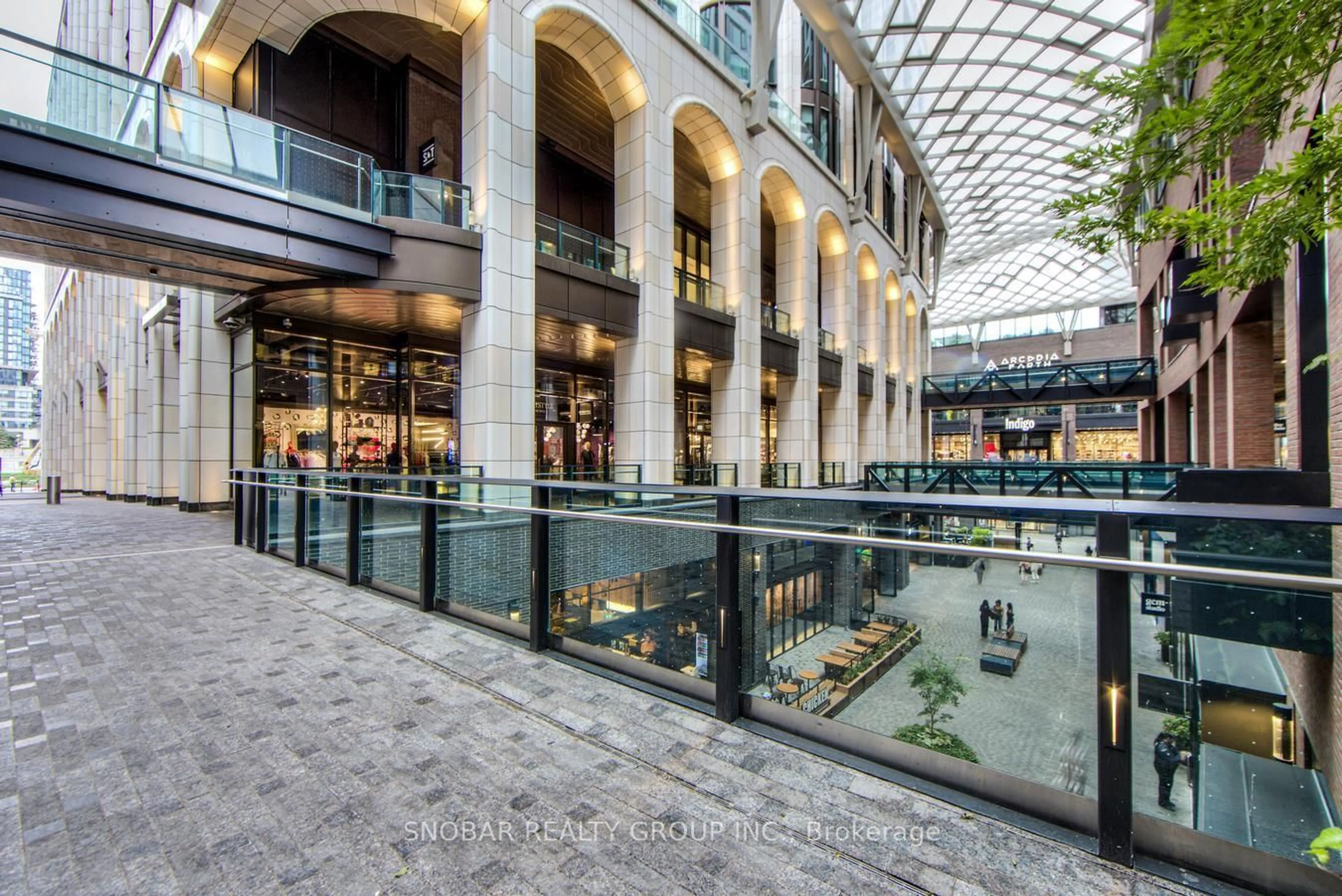 Indoor foyer for 470 Front St #814, Toronto Ontario M5V 0V6