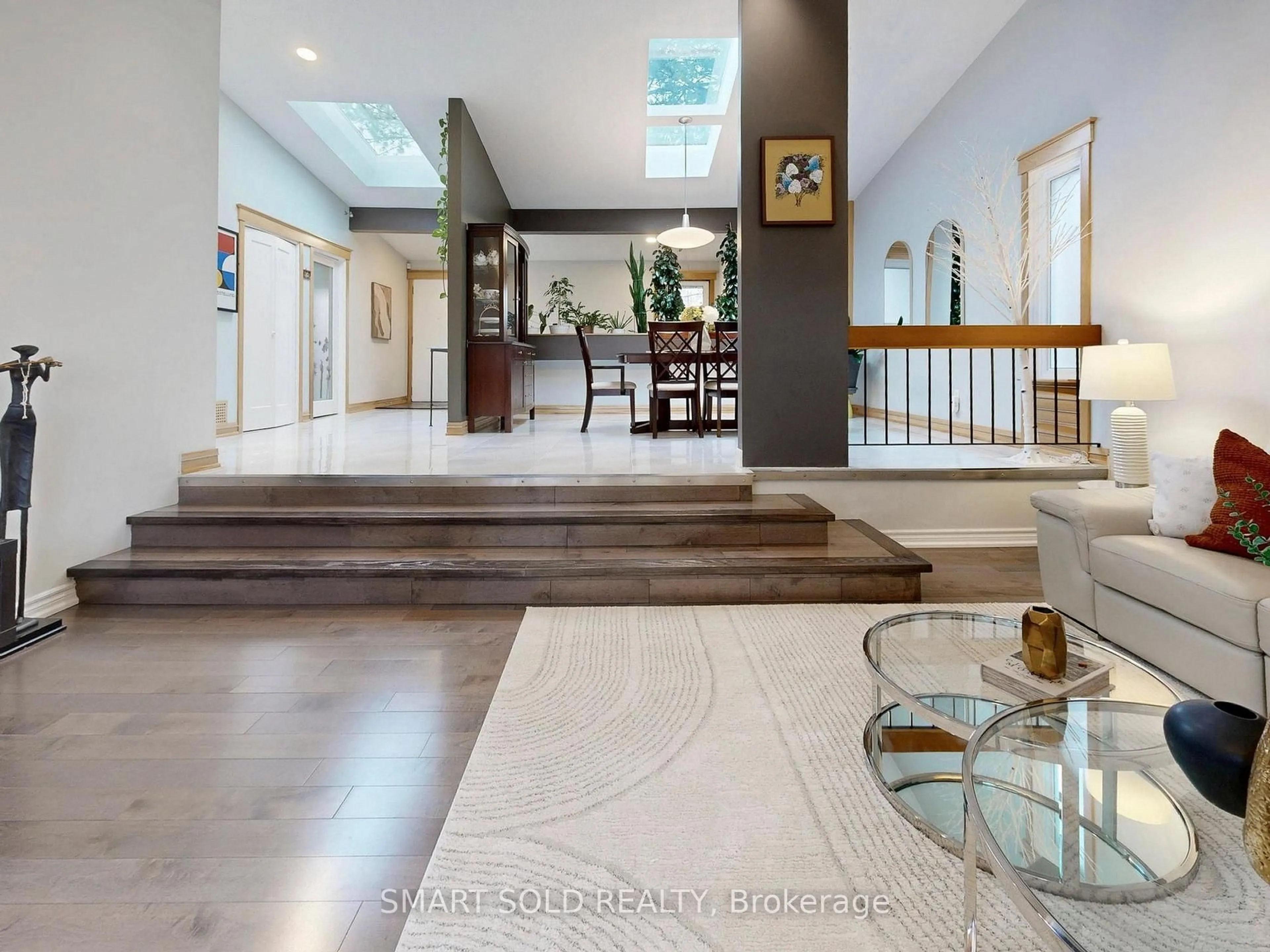 Indoor foyer for 48 Patina Dr, Toronto Ontario M2H 1R1