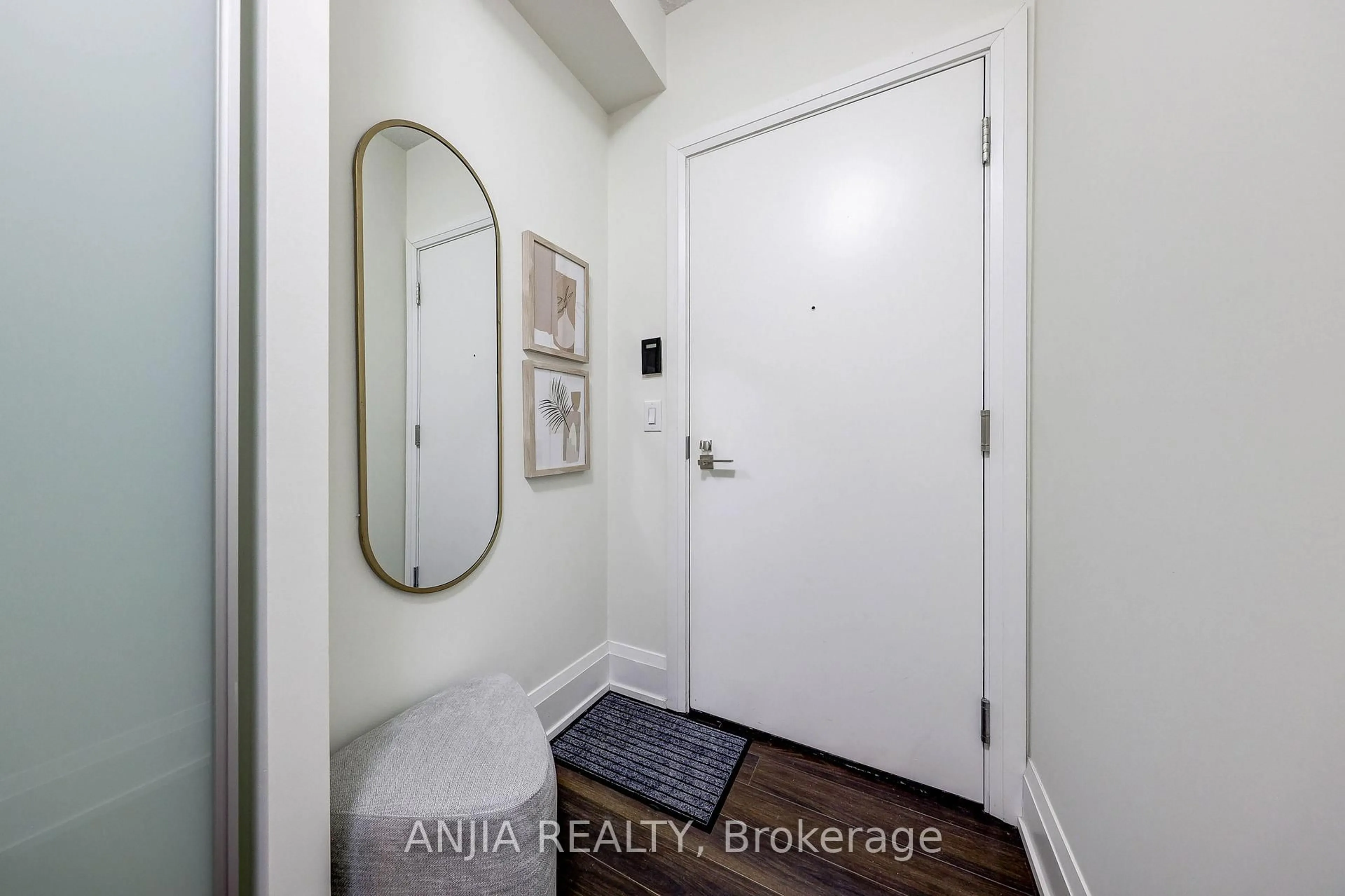 Indoor entryway for 120 Harrison Garden Blvd #1330, Toronto Ontario M2N 0H1