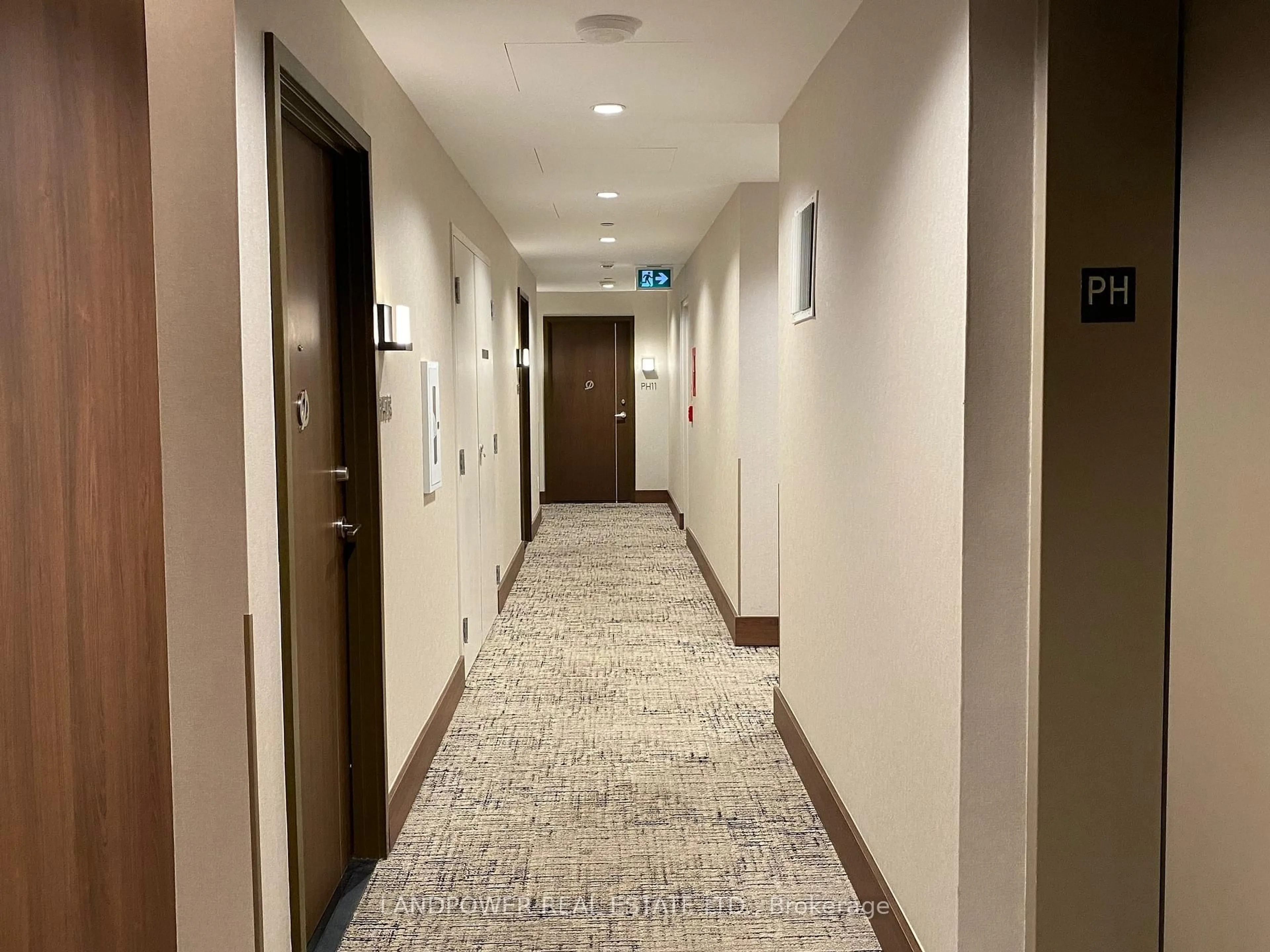 Indoor foyer for 115 McMahon Dr #PH 10, Toronto Ontario M2K 0E3