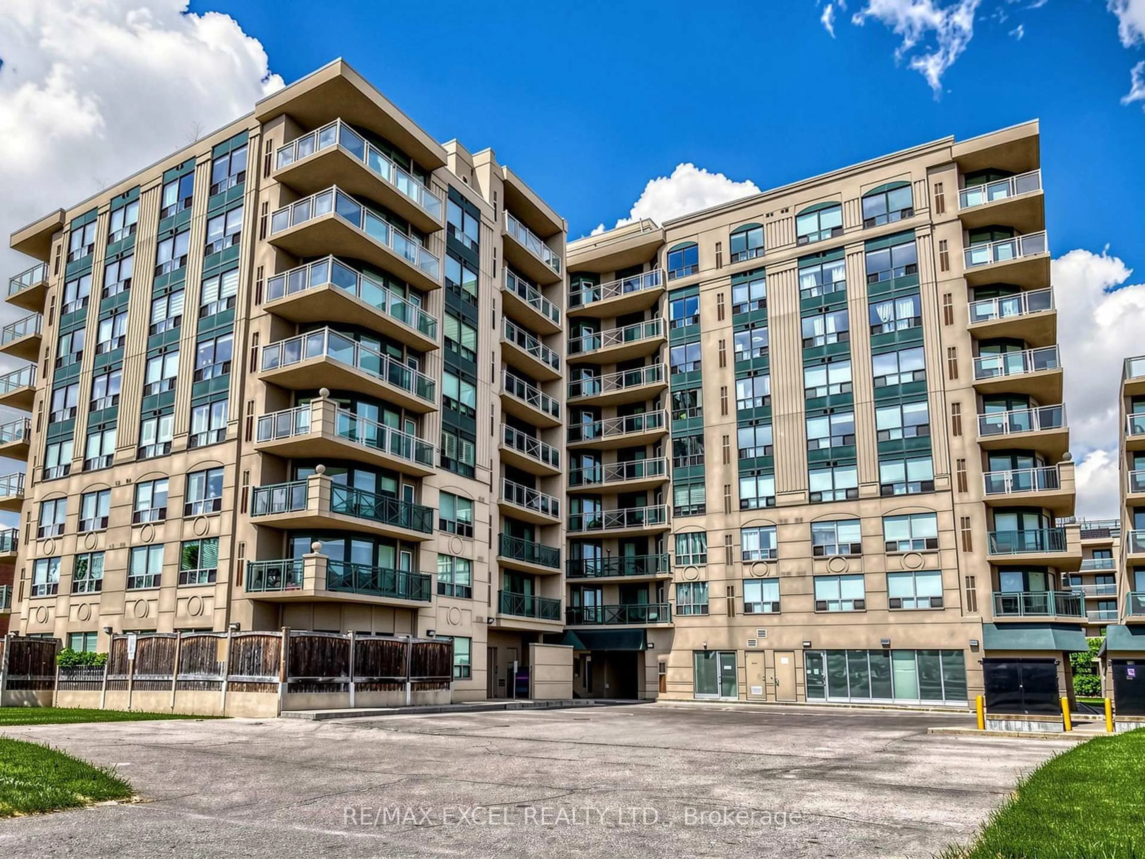 A pic from outside/outdoor area/front of a property/back of a property/a pic from drone, building for 920 Sheppard Ave #711, Toronto Ontario M3H 0A2