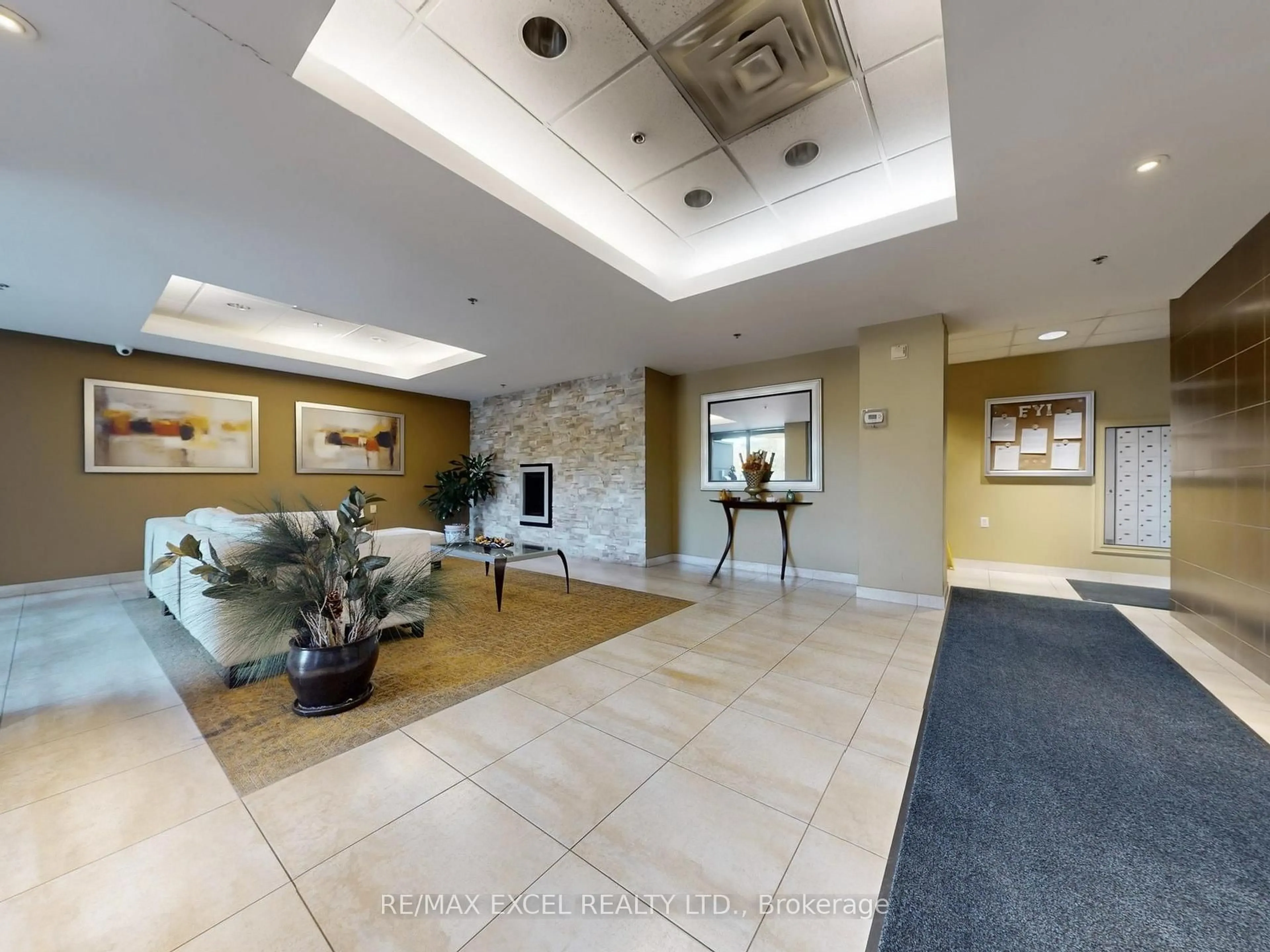 Indoor foyer for 920 Sheppard Ave #711, Toronto Ontario M3H 0A2
