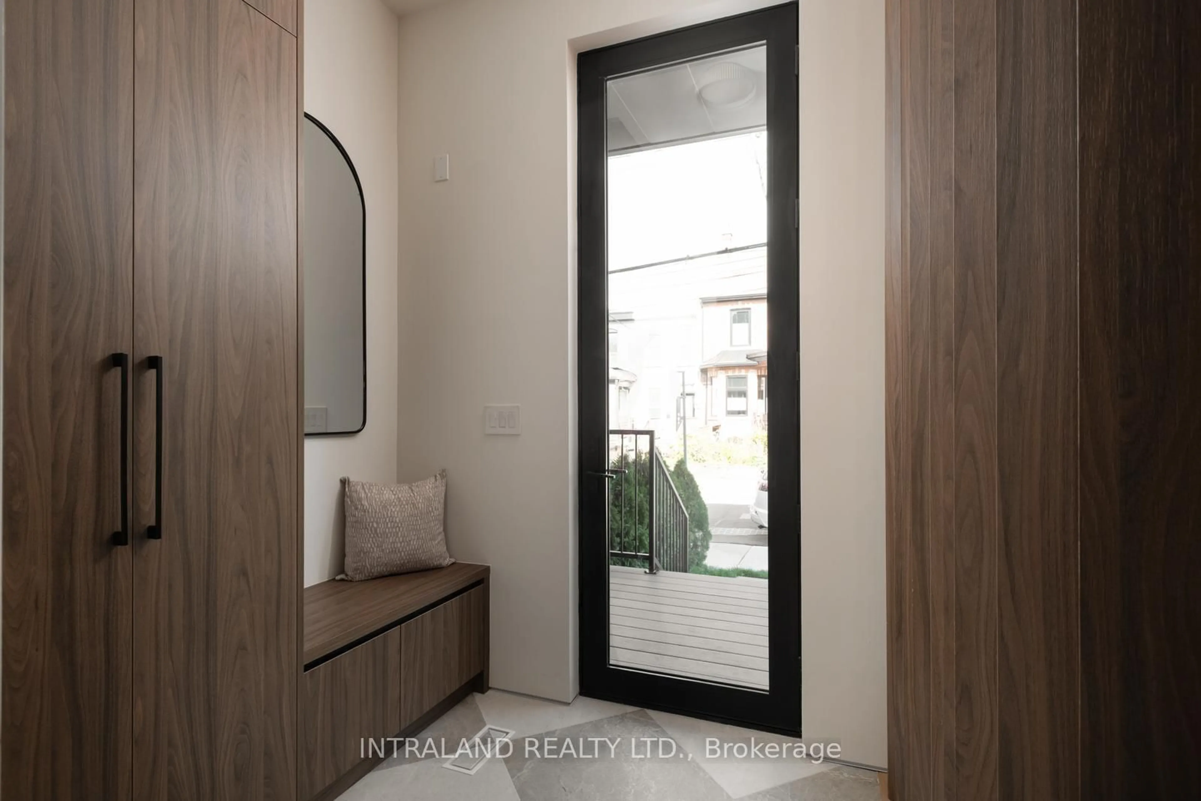 Indoor entryway for 741 Richmond St, Toronto Ontario M6J 1C4