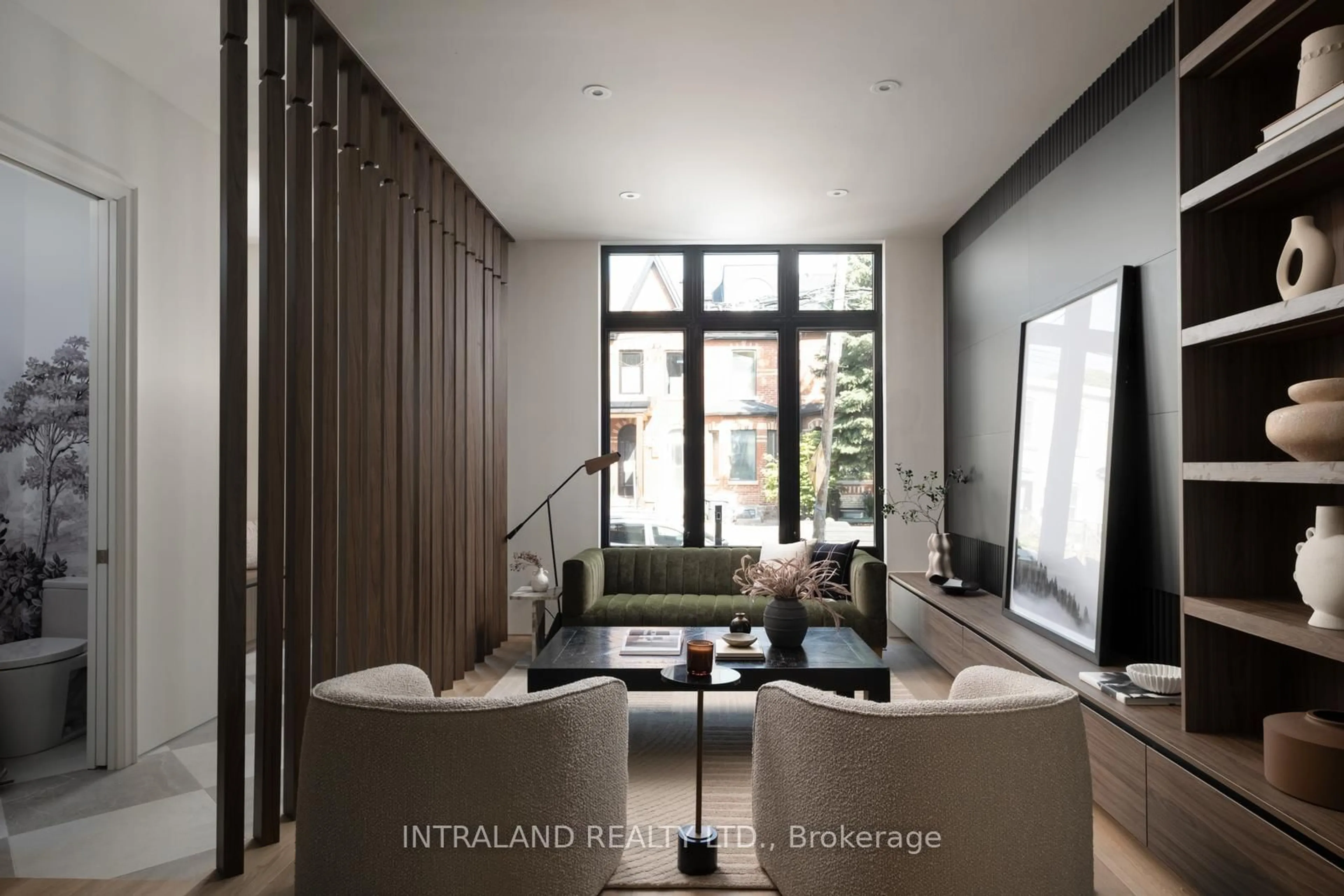 Unknown for 741 Richmond St, Toronto Ontario M6J 1C4