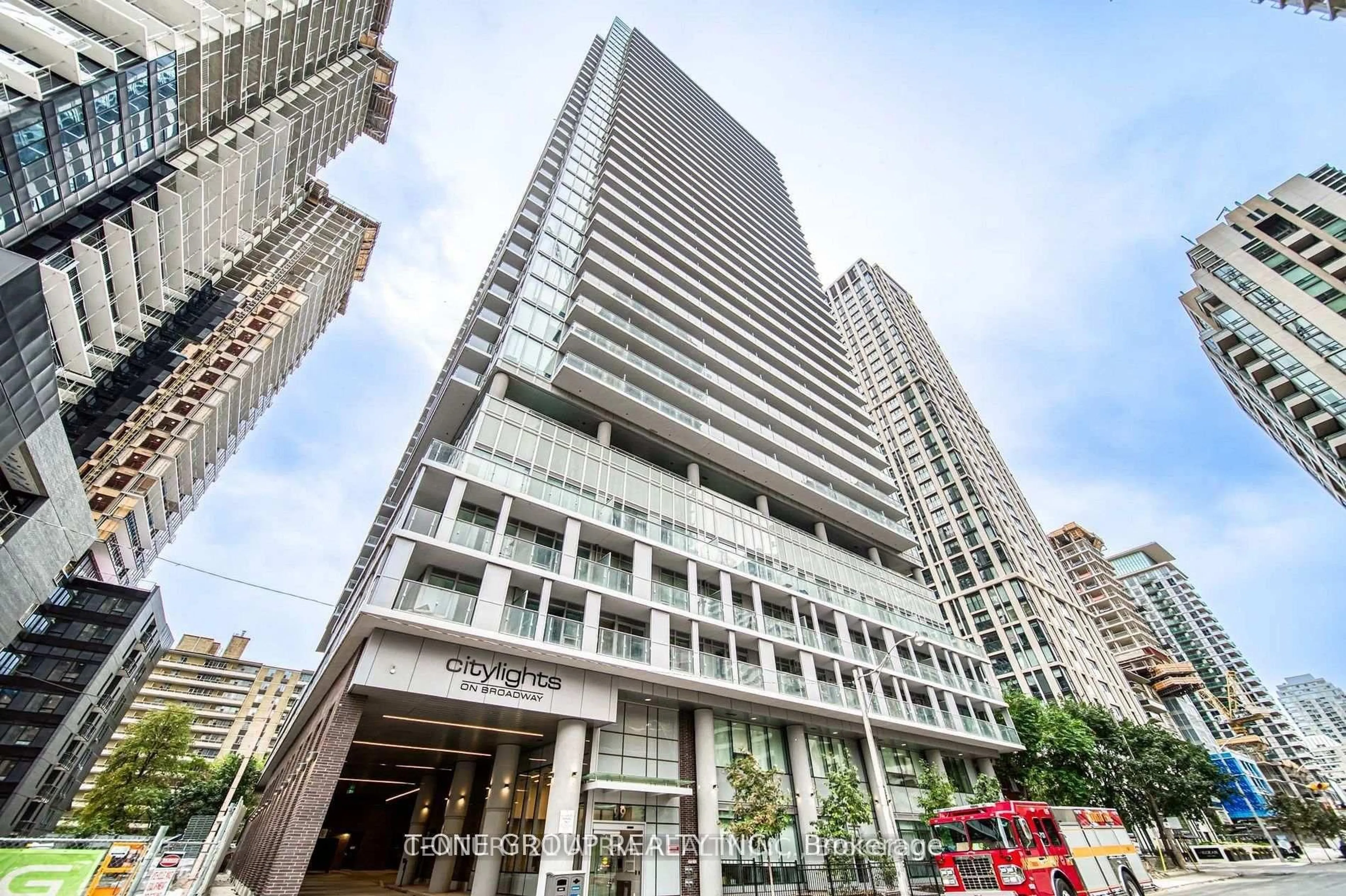 Indoor foyer for 99 Broadway Ave #1708, Toronto Ontario M4P 0E3