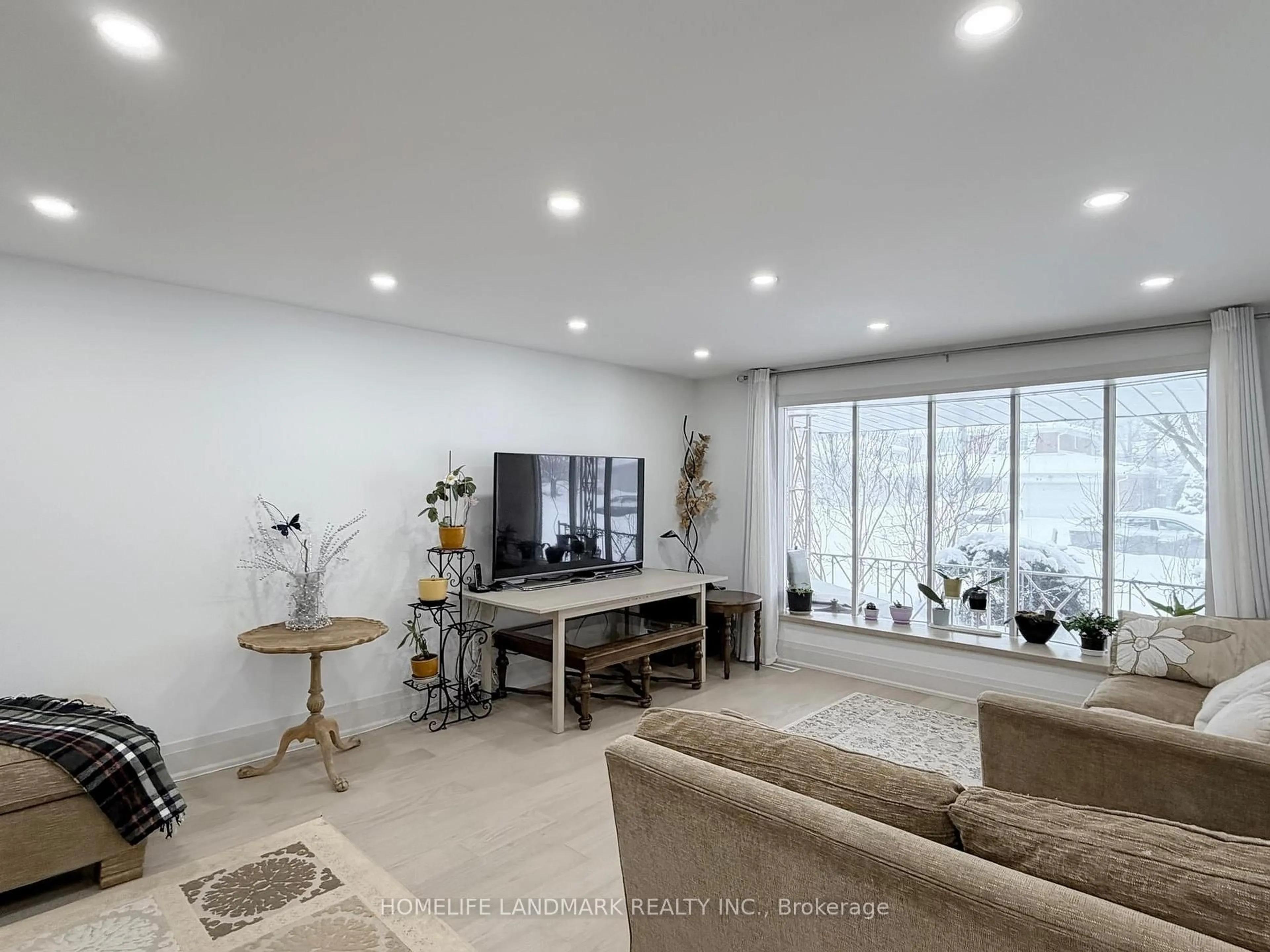 Living room with furniture, unknown for 50 Bruce Farm Dr, Toronto Ontario M2H 1G5