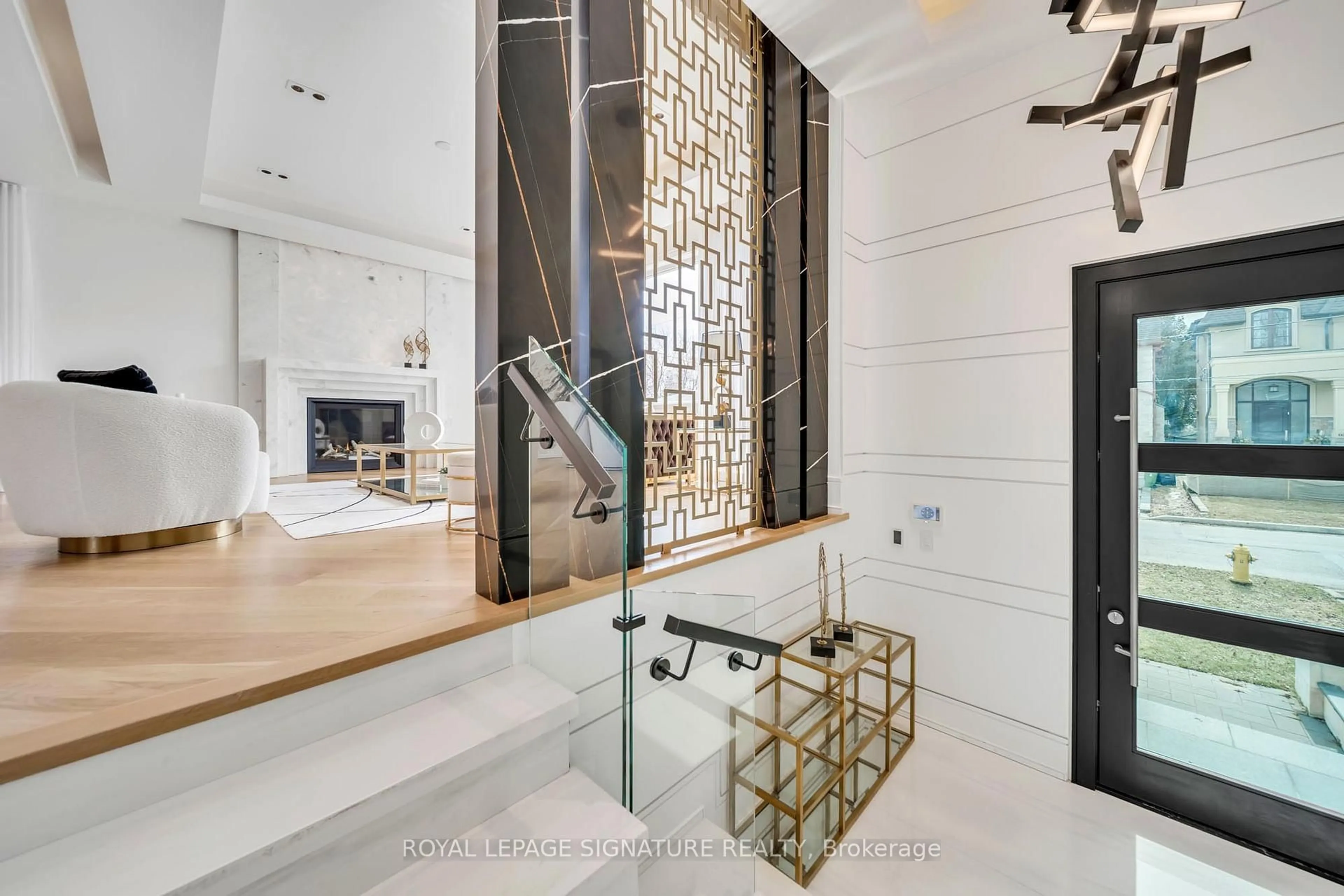 Unknown for 658 Bedford Pk Ave, Toronto Ontario M5M 1K3