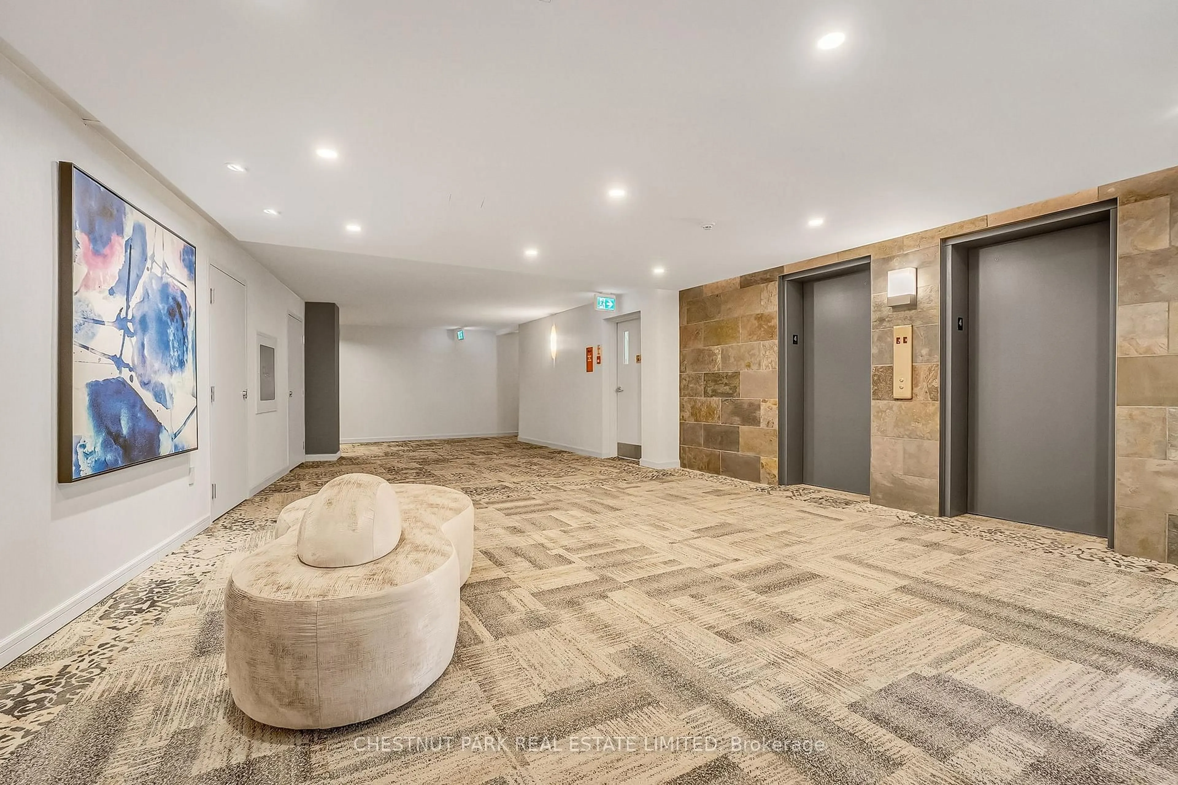 Indoor foyer for 80 Front St #417, Toronto Ontario M5E 1T4