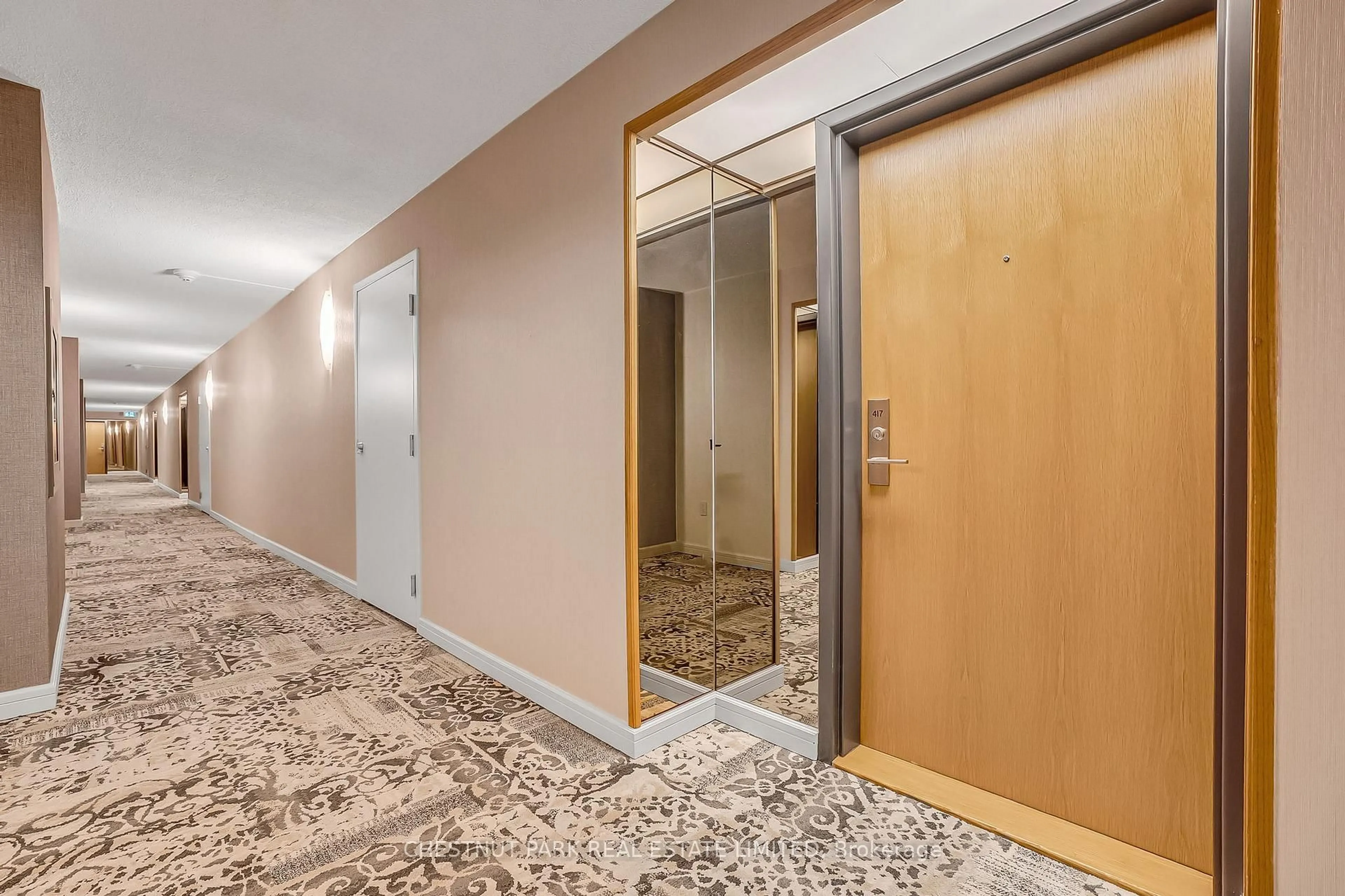Indoor foyer for 80 Front St #417, Toronto Ontario M5E 1T4