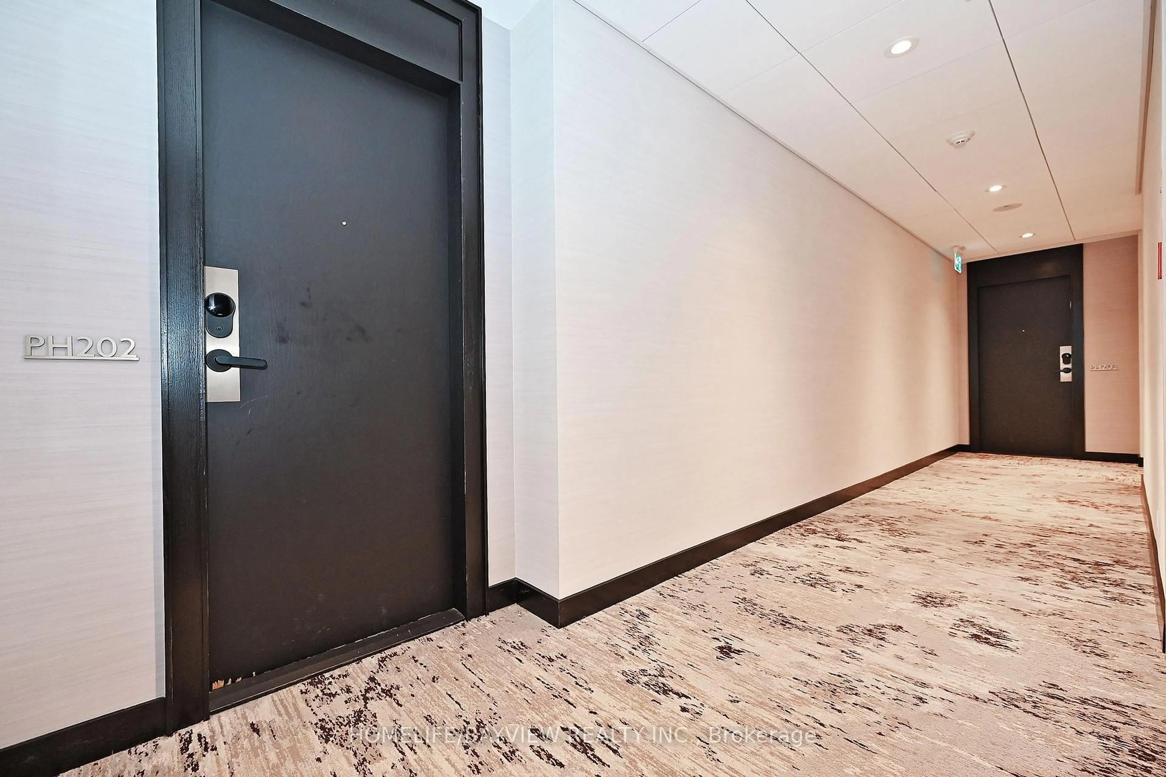 Indoor foyer for 23 Hollywood Ave #Ph 202, Toronto Ontario M2N 7L8