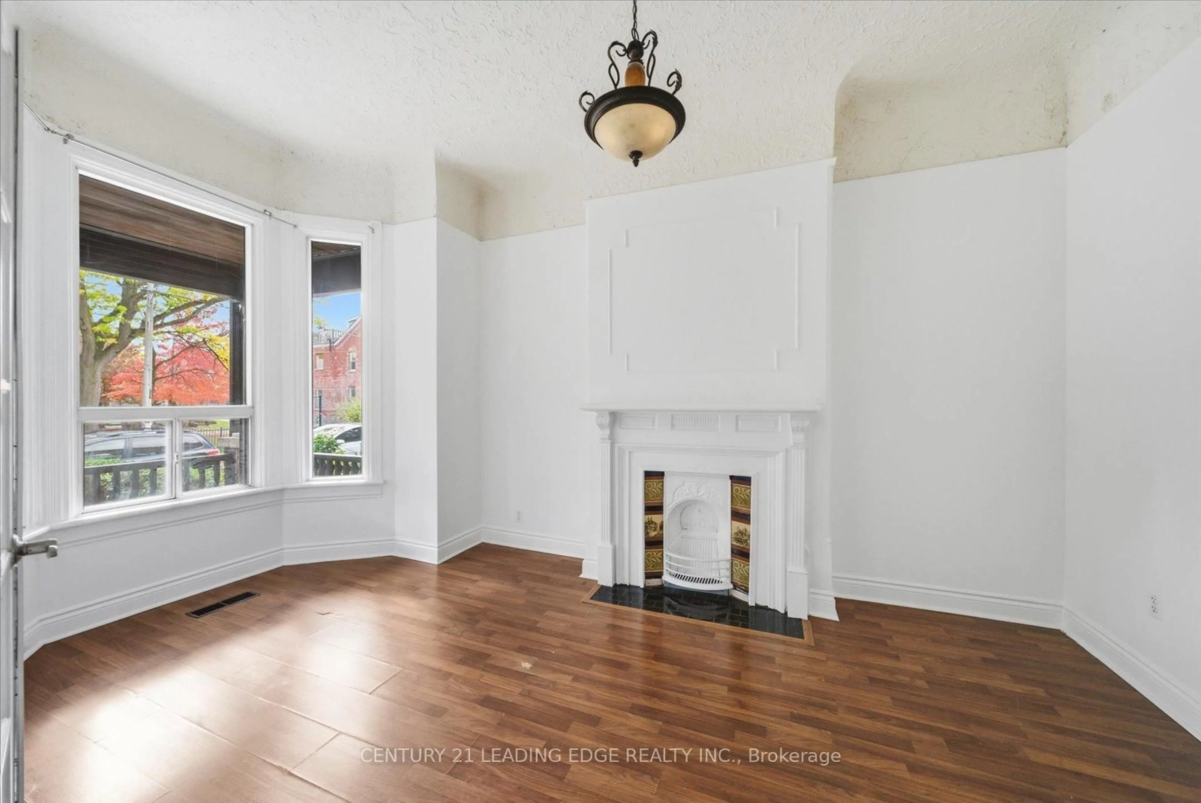 A pic of a room for 30 Ulster St, Toronto Ontario M5S 1E3