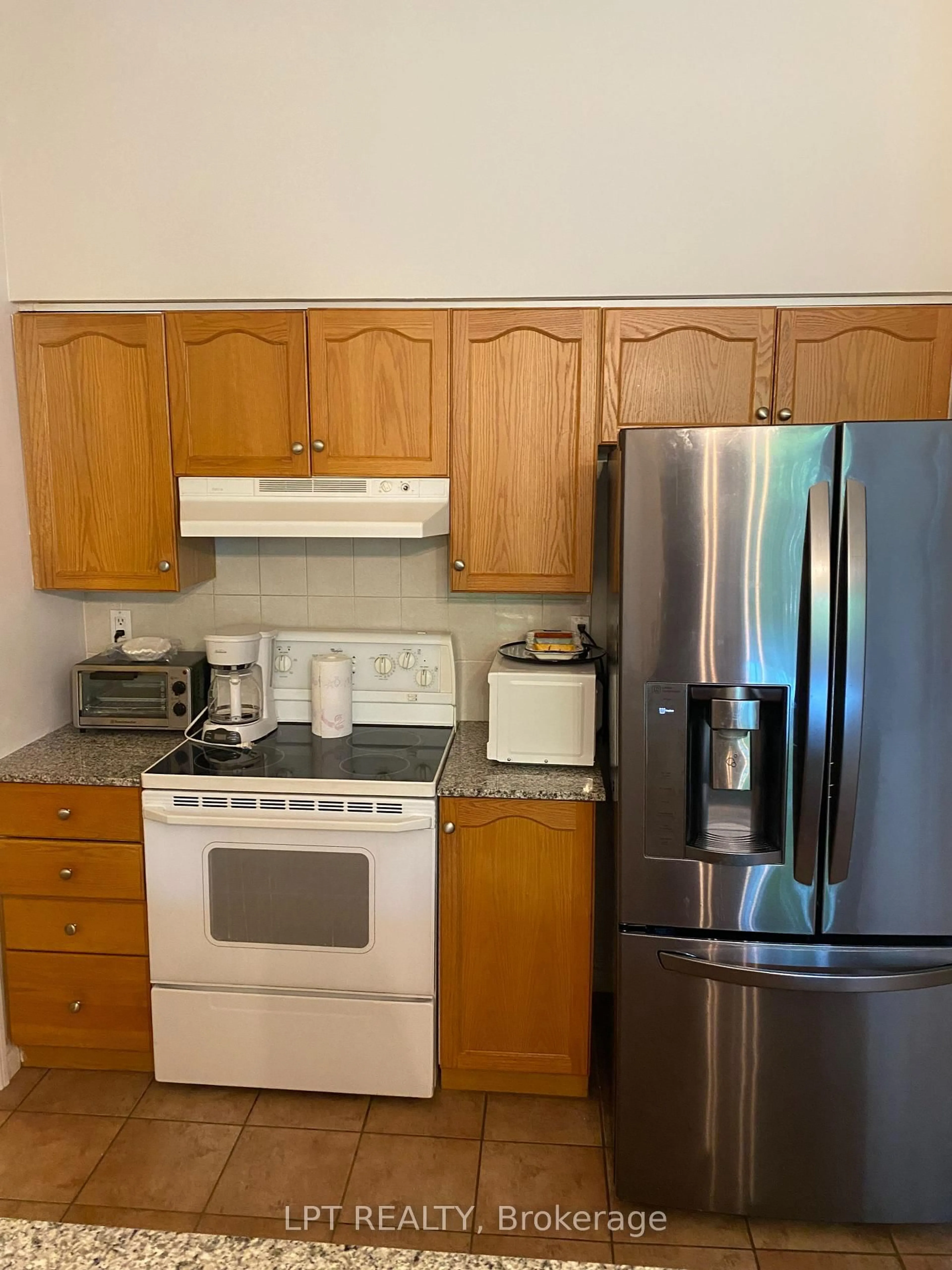 Standard kitchen, unknown for 1720 Eglinton Ave #101, Toronto Ontario M4A 1J7