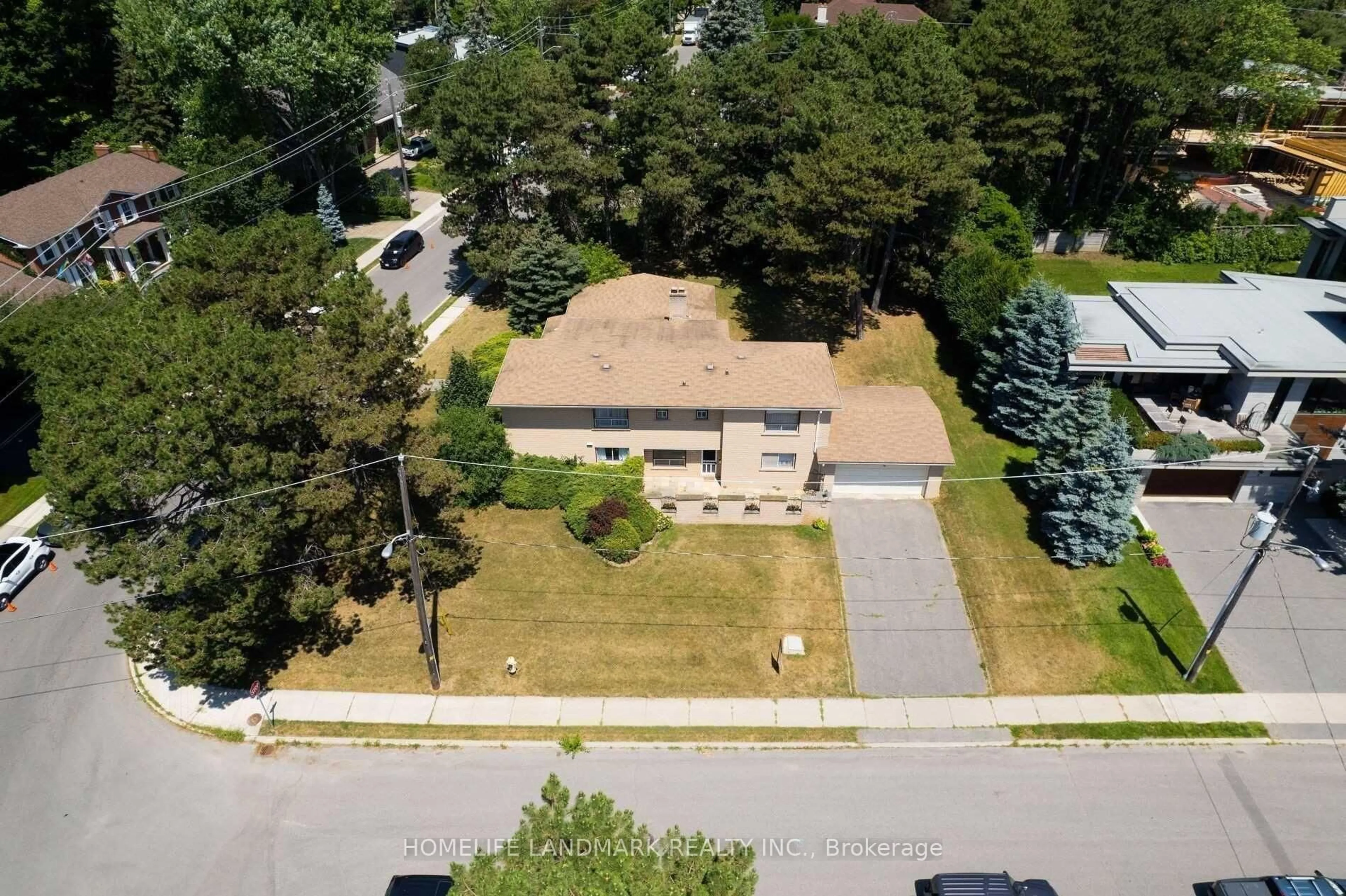 A pic from outside/outdoor area/front of a property/back of a property/a pic from drone, street for 2 Royal Oak Dr, Toronto Ontario M3C 2M2