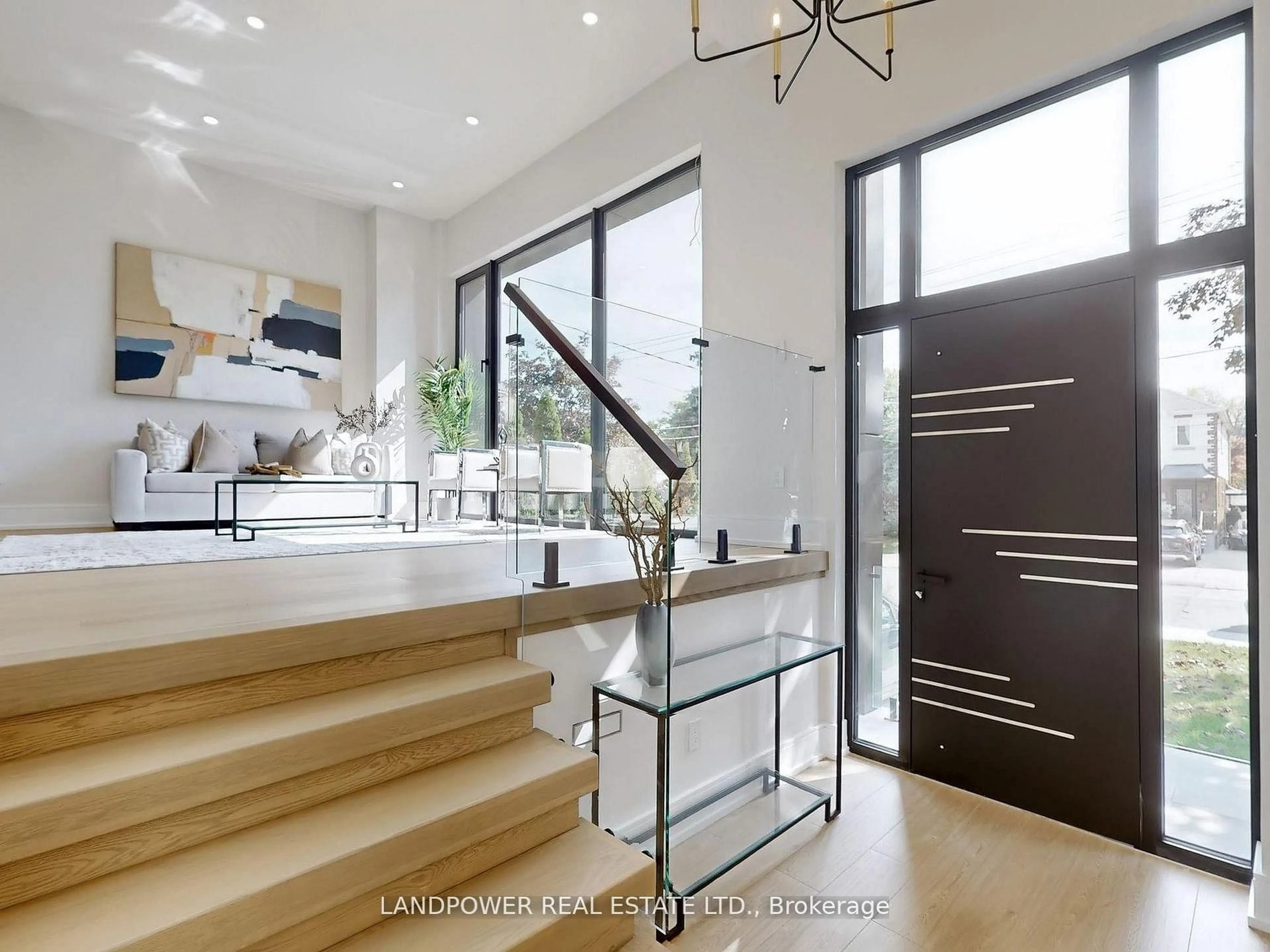 Indoor entryway for 214 Brooke Ave, Toronto Ontario M5M 2K6